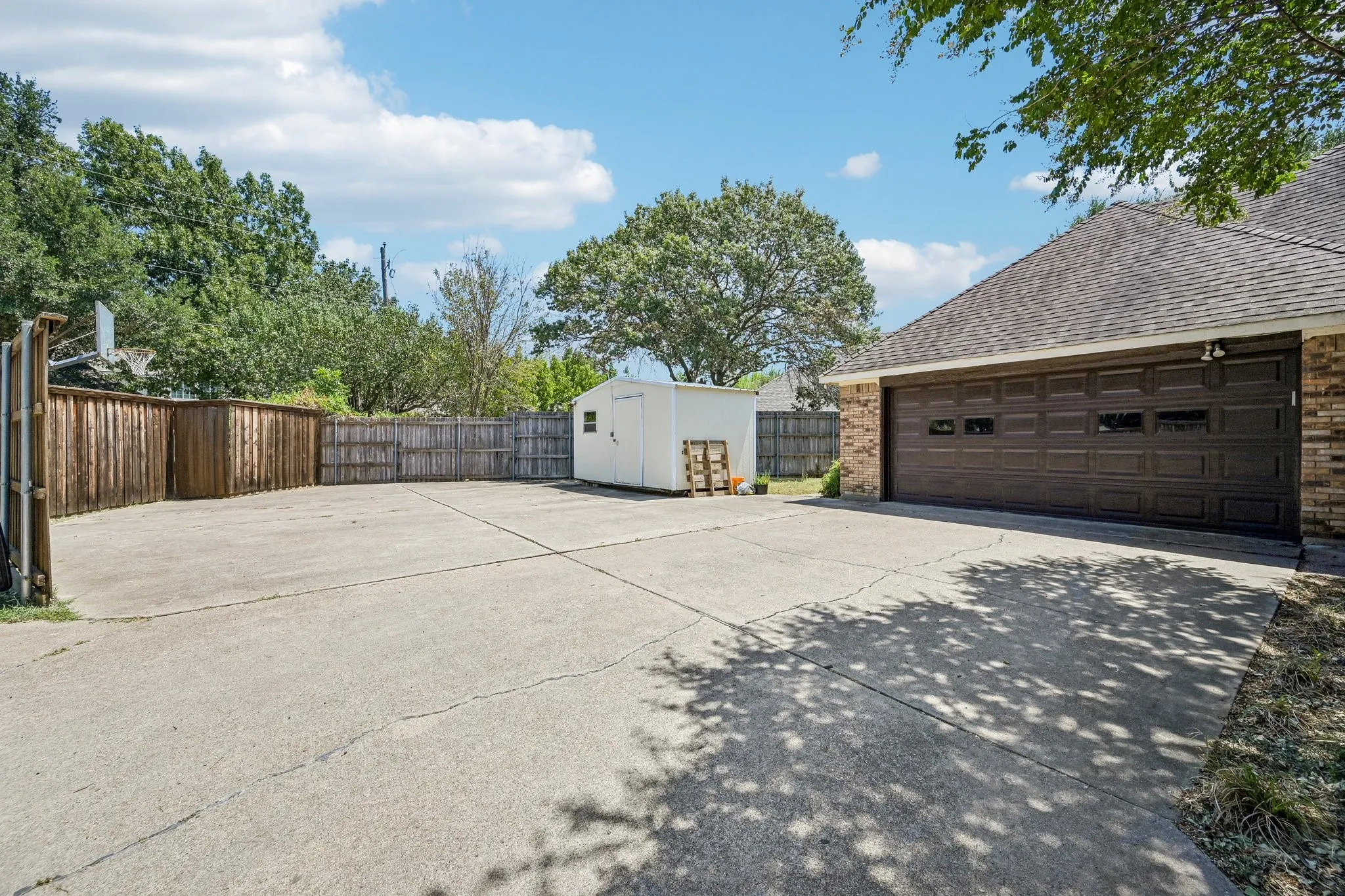 Single Family Residence For Sale in Collin County , 925 Spring Brook Drive, Allen, Texas 75002, 3 Bedroom, 3 Bathroom, 2 Garage spaces, 2,508 Sqft, built in 1985, mls#21356036, Real Estate Agent in Allen, Homes For Sale in Collin county, Homes For Sale in Allen, Realtor in Allen Texas, Real Estate Brokerage Independent Realty Texas, Luminita Cordes Realtor