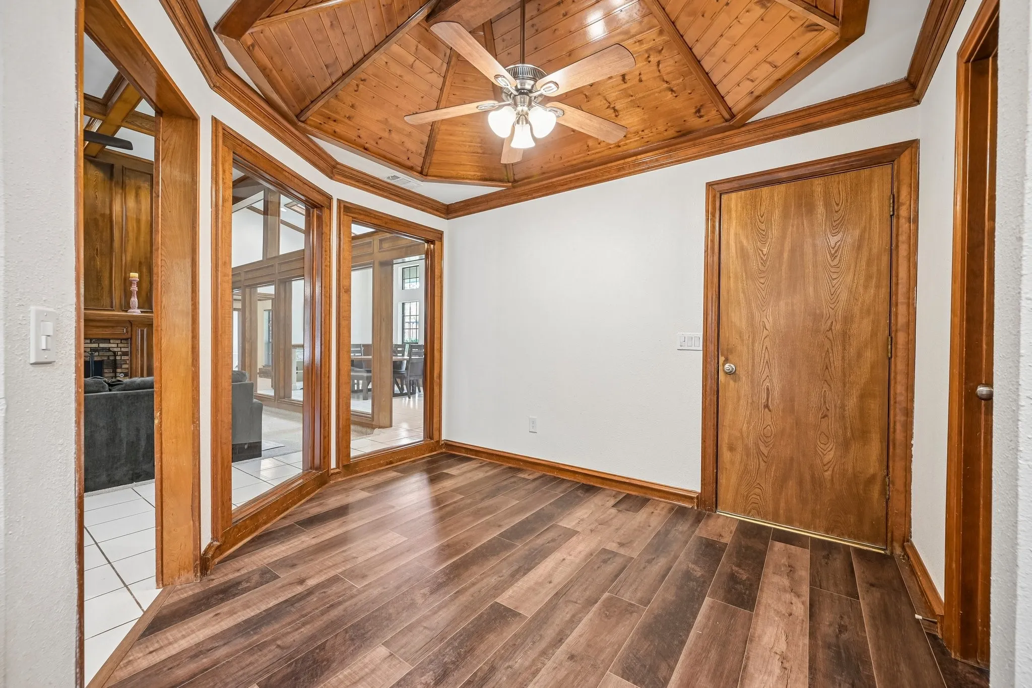 Single Family Residence For Sale in Collin County , 925 Spring Brook Drive, Allen, Texas 75002, 3 Bedroom, 3 Bathroom, 2 Garage spaces, 2,508 Sqft, built in 1985, mls#21356036, Real Estate Agent in Allen, Homes For Sale in Collin county, Homes For Sale in Allen, Realtor in Allen Texas, Real Estate Brokerage Independent Realty Texas, Luminita Cordes Realtor