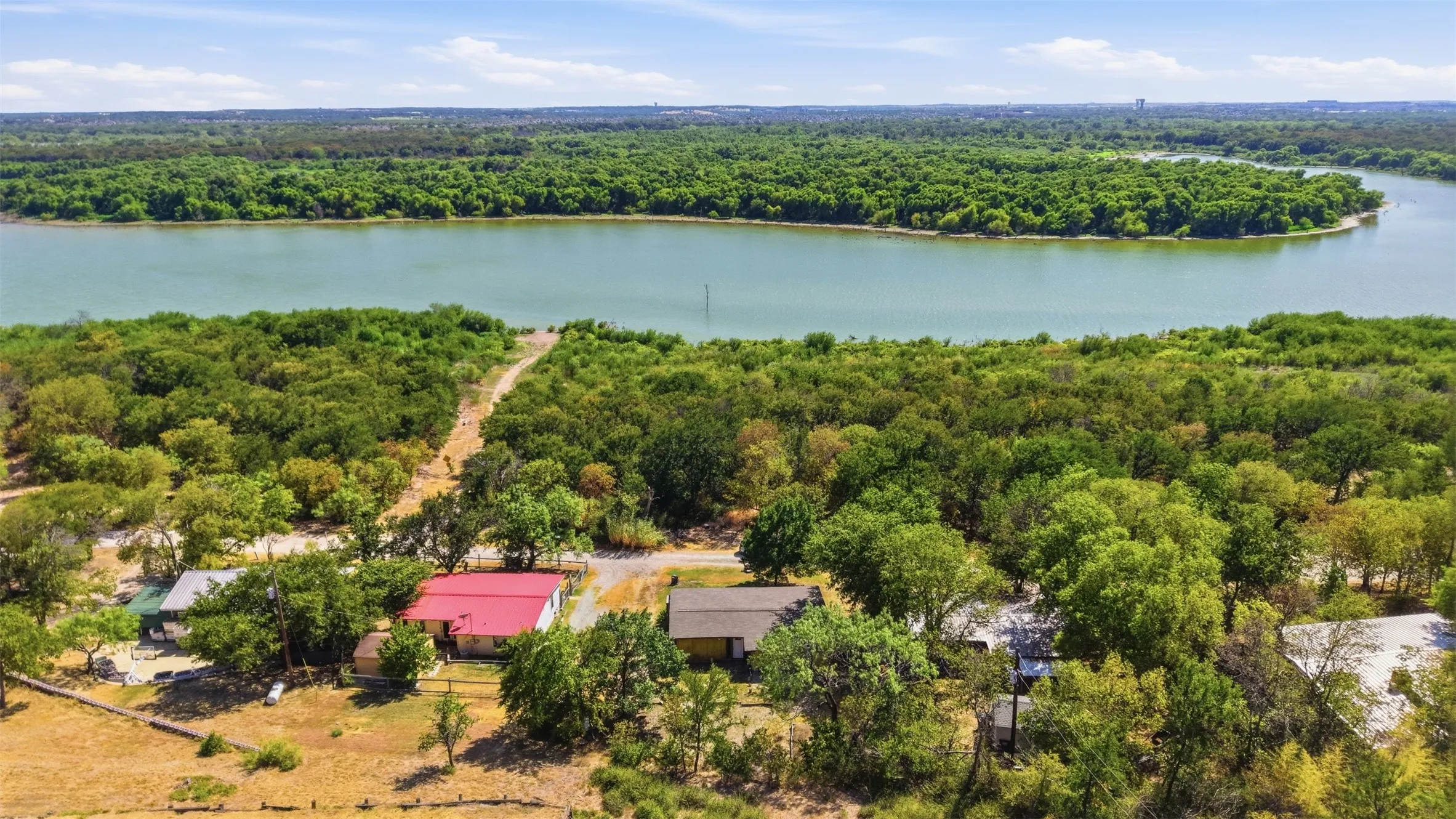 Single Family Residence For Sale in Denton County , 9112 Caddo Trail, Flower Mound, Texas 75022, 2 Bedroom, 1 Bathroom, Garage spaces, 995 Sqft, built in 1970, mls#21359702, Real Estate Agent in Flower Mound, Homes For Sale in Denton county, Homes For Sale in Flower Mound, Realtor in Flower Mound Texas, Real Estate Brokerage Independent Realty Texas, Luminita Cordes Realtor