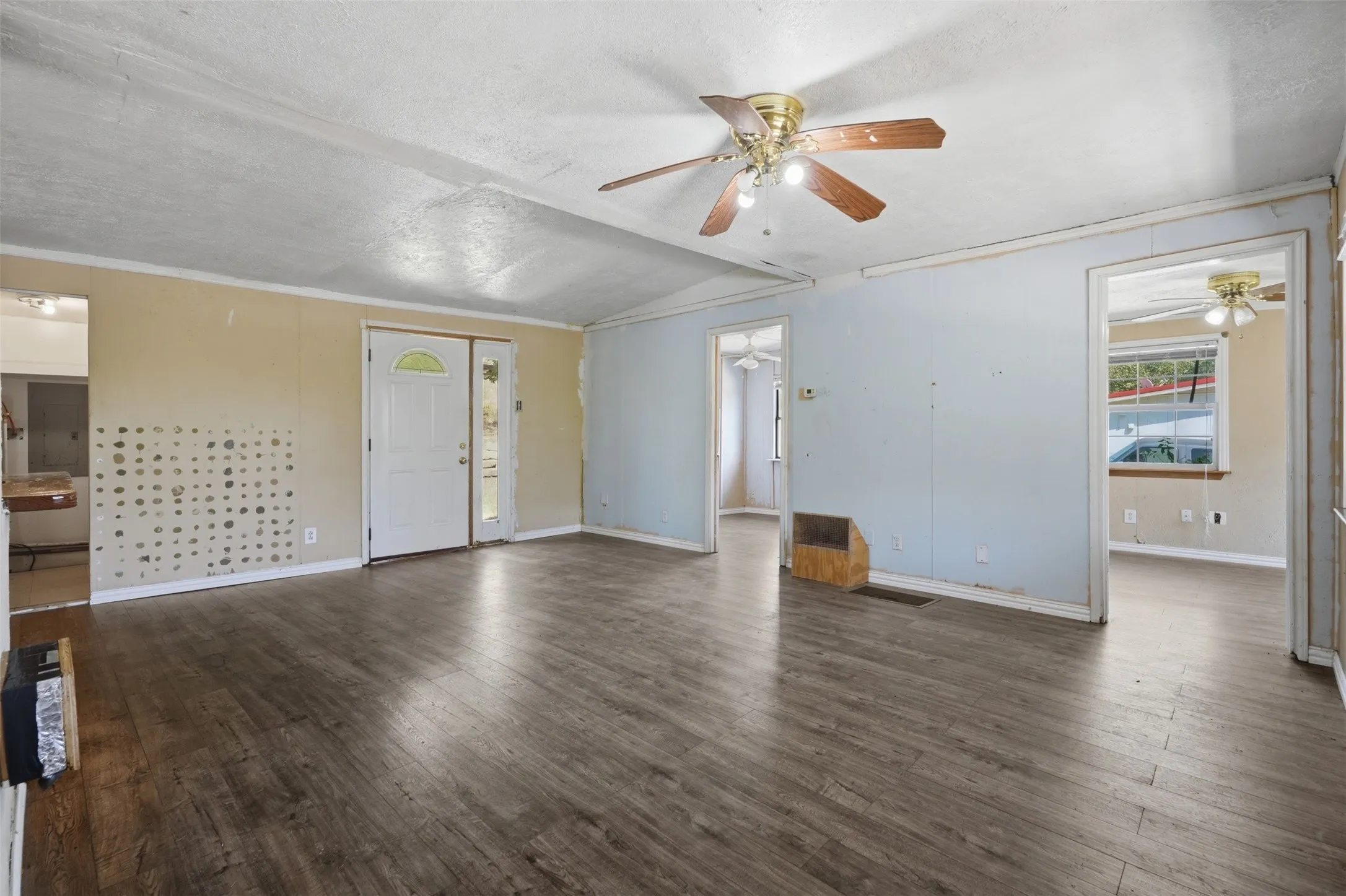 Single Family Residence For Sale in Denton County , 9112 Caddo Trail, Flower Mound, Texas 75022, 2 Bedroom, 1 Bathroom, Garage spaces, 995 Sqft, built in 1970, mls#21359702, Real Estate Agent in Flower Mound, Homes For Sale in Denton county, Homes For Sale in Flower Mound, Realtor in Flower Mound Texas, Real Estate Brokerage Independent Realty Texas, Luminita Cordes Realtor