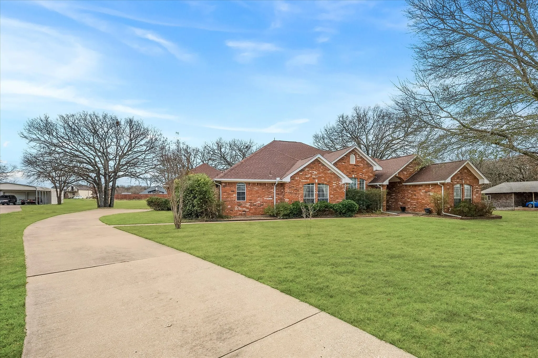 Single Family Residence For Sale in Kaufman County , 1025 Oak Hollow Lane, Combine, Texas 75159, 4 Bedroom, 3 Bathroom, 2 Garage spaces, 2,560 Sqft, built in 2002, mls#21359328, Real Estate Agent in Combine, Homes For Sale in Kaufman county, Homes For Sale in Combine, Realtor in Combine Texas, Real Estate Brokerage Independent Realty Texas, Luminita Cordes Realtor
