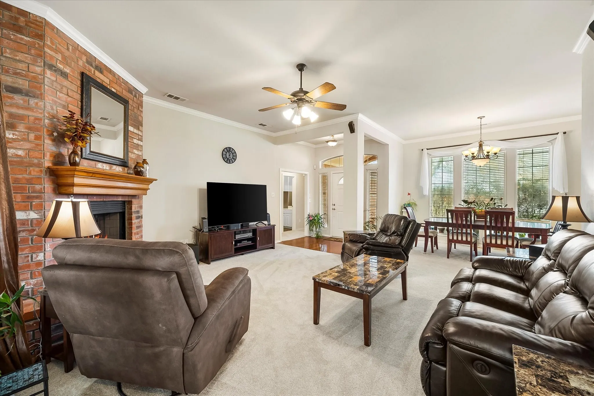 Single Family Residence For Sale in Kaufman County , 1025 Oak Hollow Lane, Combine, Texas 75159, 4 Bedroom, 3 Bathroom, 2 Garage spaces, 2,560 Sqft, built in 2002, mls#21359328, Real Estate Agent in Combine, Homes For Sale in Kaufman county, Homes For Sale in Combine, Realtor in Combine Texas, Real Estate Brokerage Independent Realty Texas, Luminita Cordes Realtor