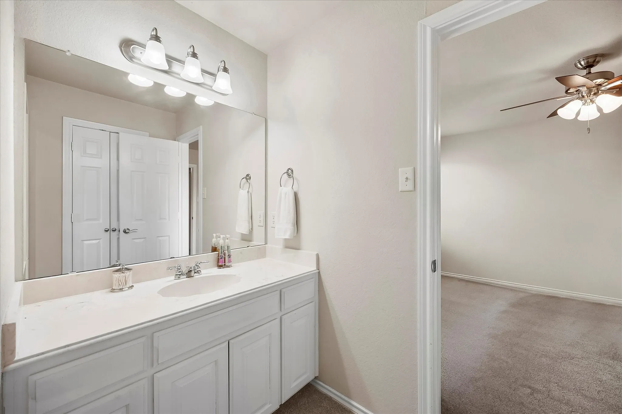 Single Family Residence For Sale in Kaufman County , 1025 Oak Hollow Lane, Combine, Texas 75159, 4 Bedroom, 3 Bathroom, 2 Garage spaces, 2,560 Sqft, built in 2002, mls#21359328, Real Estate Agent in Combine, Homes For Sale in Kaufman county, Homes For Sale in Combine, Realtor in Combine Texas, Real Estate Brokerage Independent Realty Texas, Luminita Cordes Realtor