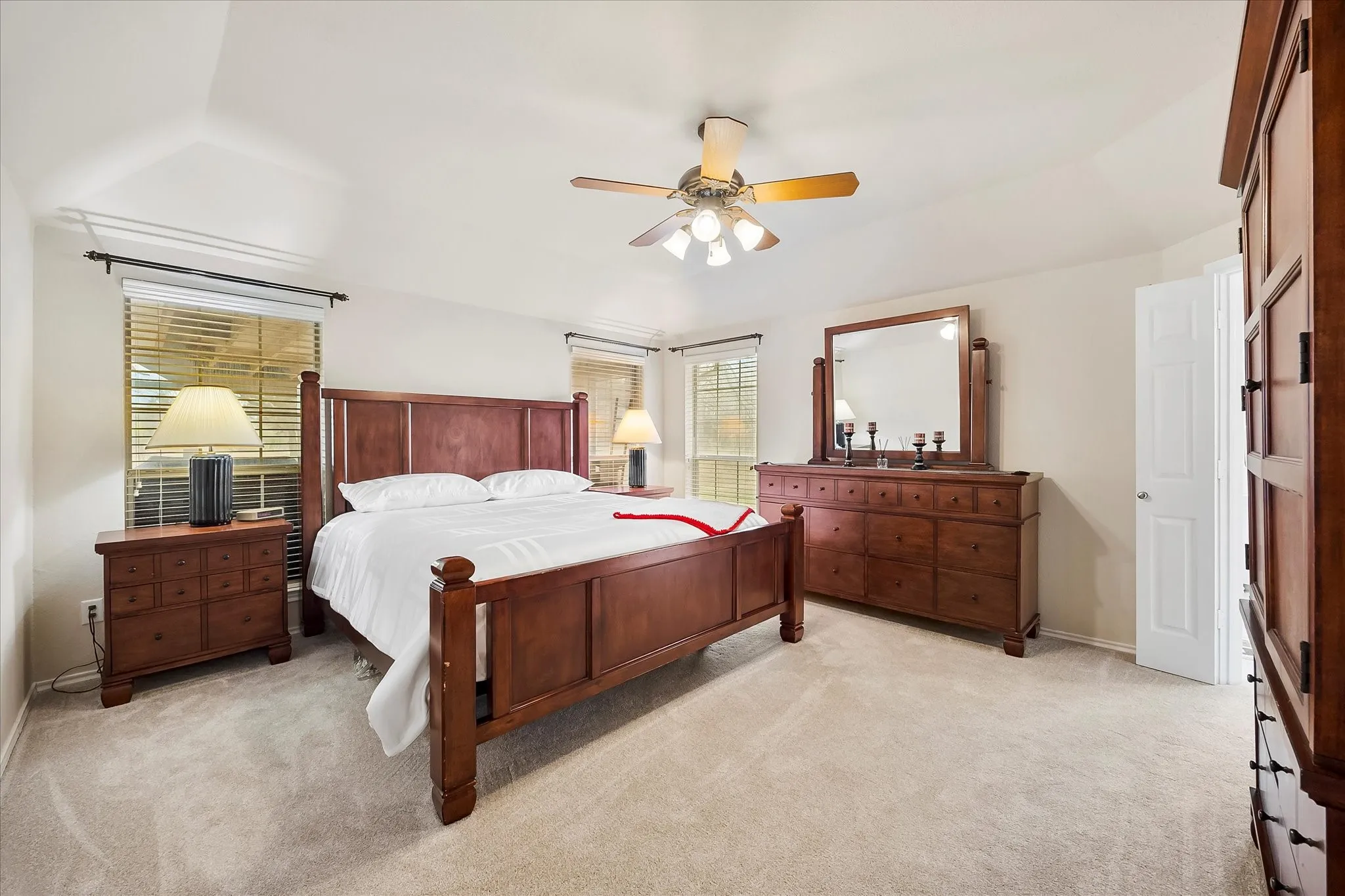 Single Family Residence For Sale in Kaufman County , 1025 Oak Hollow Lane, Combine, Texas 75159, 4 Bedroom, 3 Bathroom, 2 Garage spaces, 2,560 Sqft, built in 2002, mls#21359328, Real Estate Agent in Combine, Homes For Sale in Kaufman county, Homes For Sale in Combine, Realtor in Combine Texas, Real Estate Brokerage Independent Realty Texas, Luminita Cordes Realtor