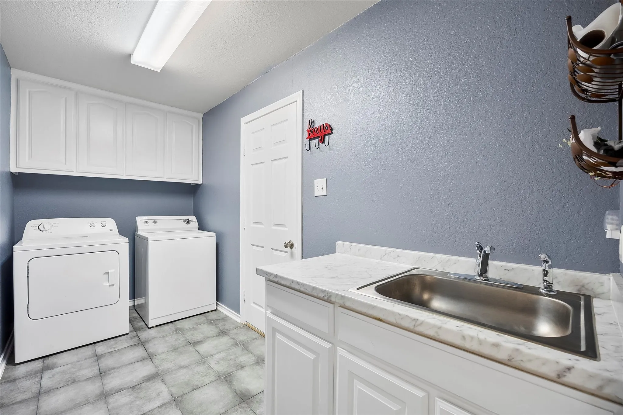 Single Family Residence For Sale in Kaufman County , 1025 Oak Hollow Lane, Combine, Texas 75159, 4 Bedroom, 3 Bathroom, 2 Garage spaces, 2,560 Sqft, built in 2002, mls#21359328, Real Estate Agent in Combine, Homes For Sale in Kaufman county, Homes For Sale in Combine, Realtor in Combine Texas, Real Estate Brokerage Independent Realty Texas, Luminita Cordes Realtor