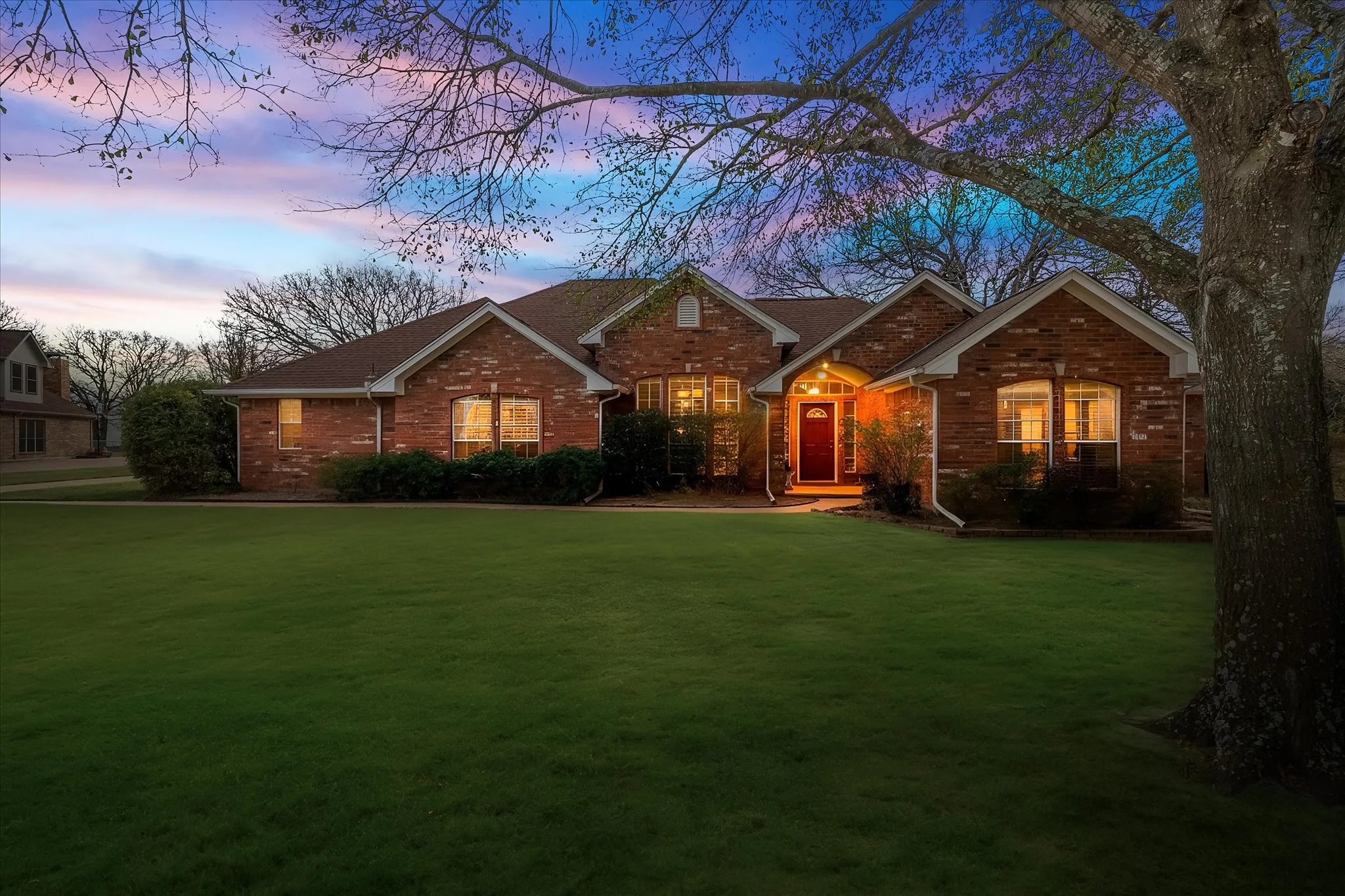 Single Family Residence For Sale in Kaufman County , 1025 Oak Hollow Lane, Combine, Texas 75159, 4 Bedroom, 3 Bathroom, 2 Garage spaces, 2,560 Sqft, built in 2002, mls#21359328, Real Estate Agent in Combine, Homes For Sale in Kaufman county, Homes For Sale in Combine, Realtor in Combine Texas, Real Estate Brokerage Independent Realty Texas, Luminita Cordes Realtor