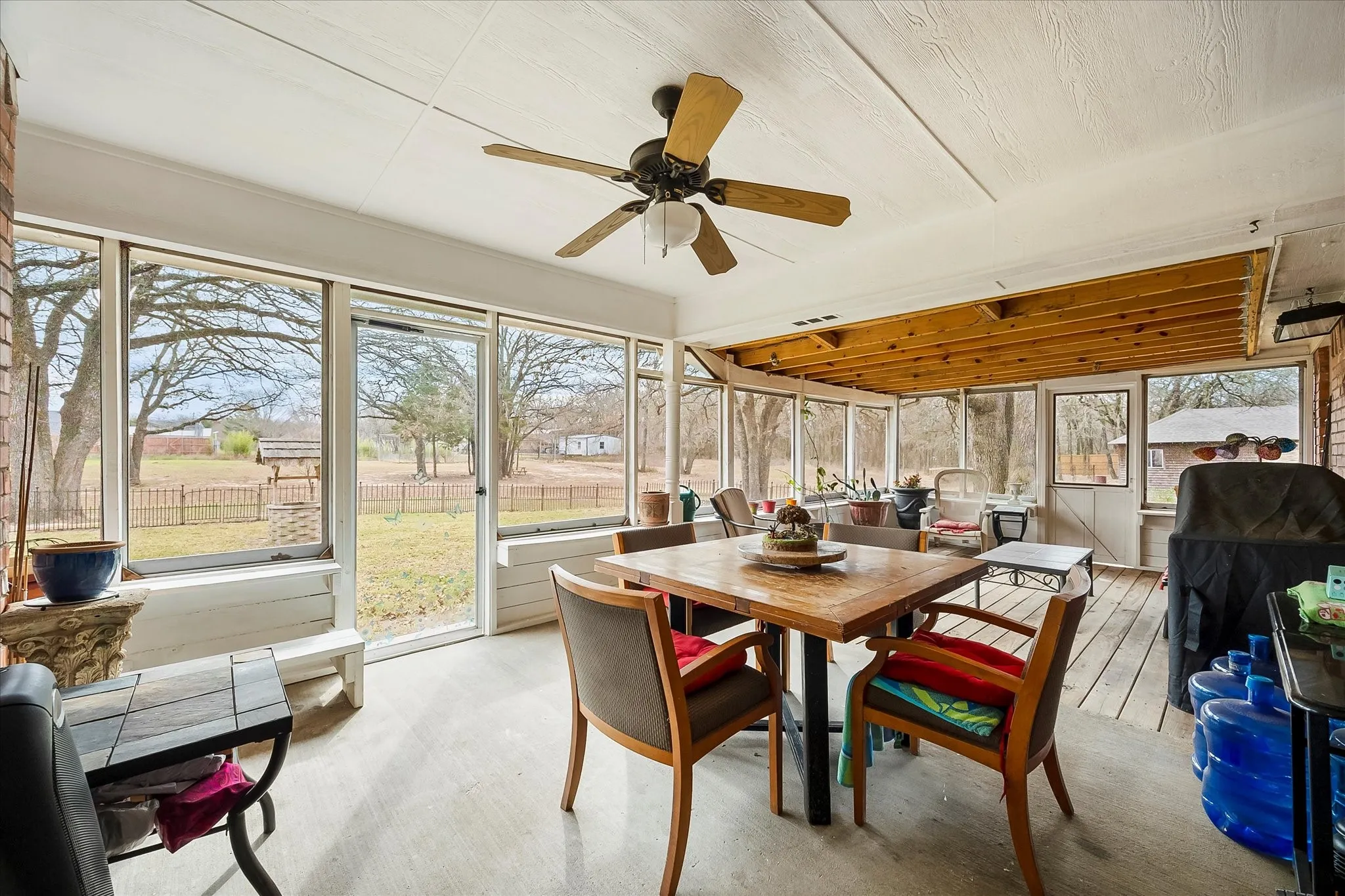 Single Family Residence For Sale in Kaufman County , 1025 Oak Hollow Lane, Combine, Texas 75159, 4 Bedroom, 3 Bathroom, 2 Garage spaces, 2,560 Sqft, built in 2002, mls#21359328, Real Estate Agent in Combine, Homes For Sale in Kaufman county, Homes For Sale in Combine, Realtor in Combine Texas, Real Estate Brokerage Independent Realty Texas, Luminita Cordes Realtor