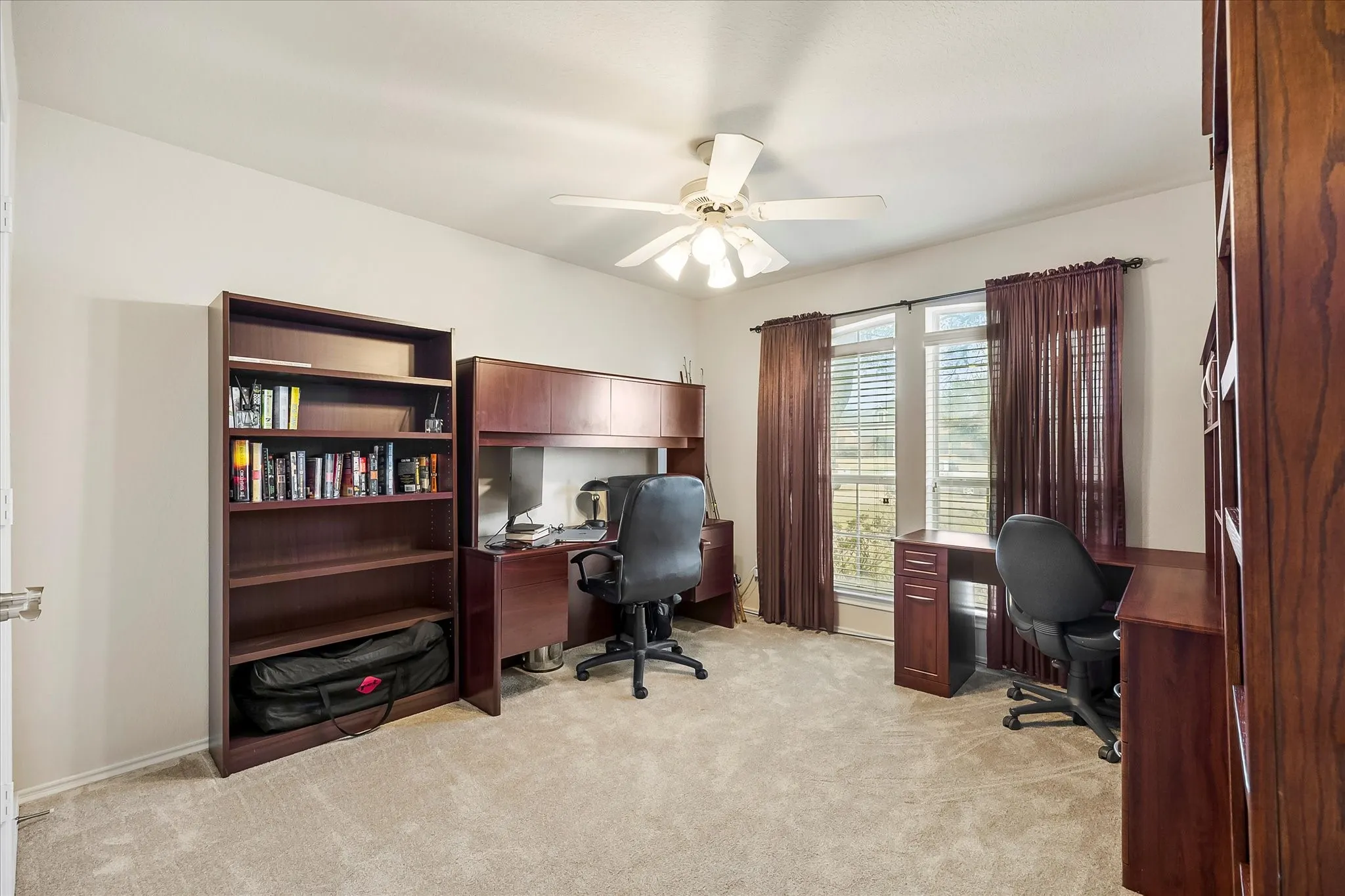 Single Family Residence For Sale in Kaufman County , 1025 Oak Hollow Lane, Combine, Texas 75159, 4 Bedroom, 3 Bathroom, 2 Garage spaces, 2,560 Sqft, built in 2002, mls#21359328, Real Estate Agent in Combine, Homes For Sale in Kaufman county, Homes For Sale in Combine, Realtor in Combine Texas, Real Estate Brokerage Independent Realty Texas, Luminita Cordes Realtor