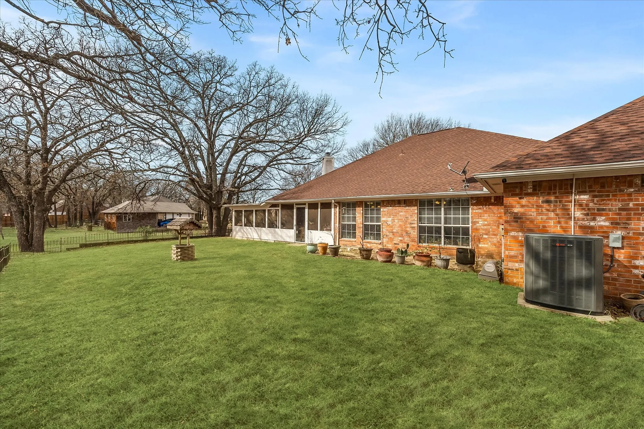 Single Family Residence For Sale in Kaufman County , 1025 Oak Hollow Lane, Combine, Texas 75159, 4 Bedroom, 3 Bathroom, 2 Garage spaces, 2,560 Sqft, built in 2002, mls#21359328, Real Estate Agent in Combine, Homes For Sale in Kaufman county, Homes For Sale in Combine, Realtor in Combine Texas, Real Estate Brokerage Independent Realty Texas, Luminita Cordes Realtor