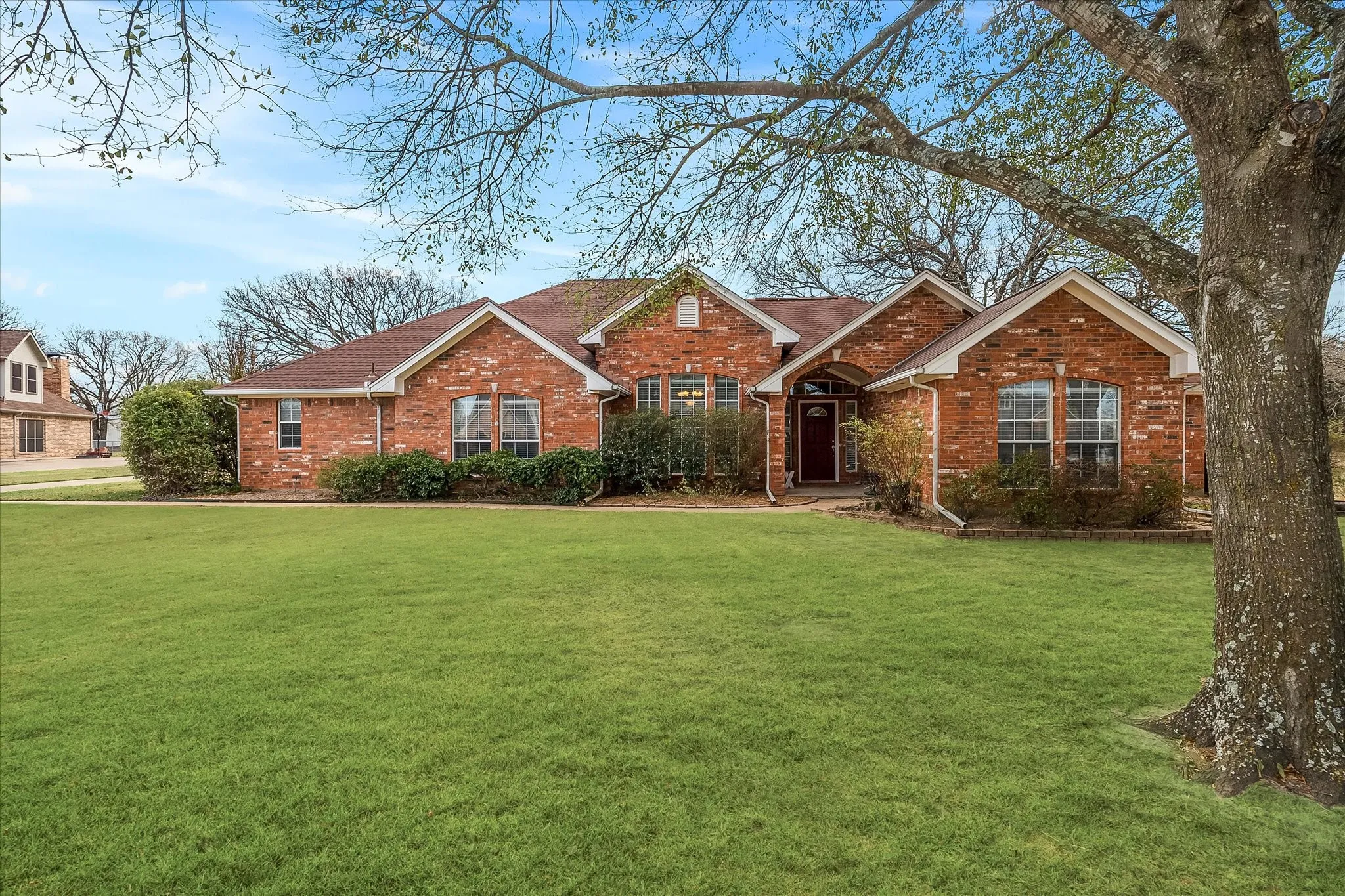 Single Family Residence For Sale in Kaufman County , 1025 Oak Hollow Lane, Combine, Texas 75159, 4 Bedroom, 3 Bathroom, 2 Garage spaces, 2,560 Sqft, built in 2002, mls#21359328, Real Estate Agent in Combine, Homes For Sale in Kaufman county, Homes For Sale in Combine, Realtor in Combine Texas, Real Estate Brokerage Independent Realty Texas, Luminita Cordes Realtor