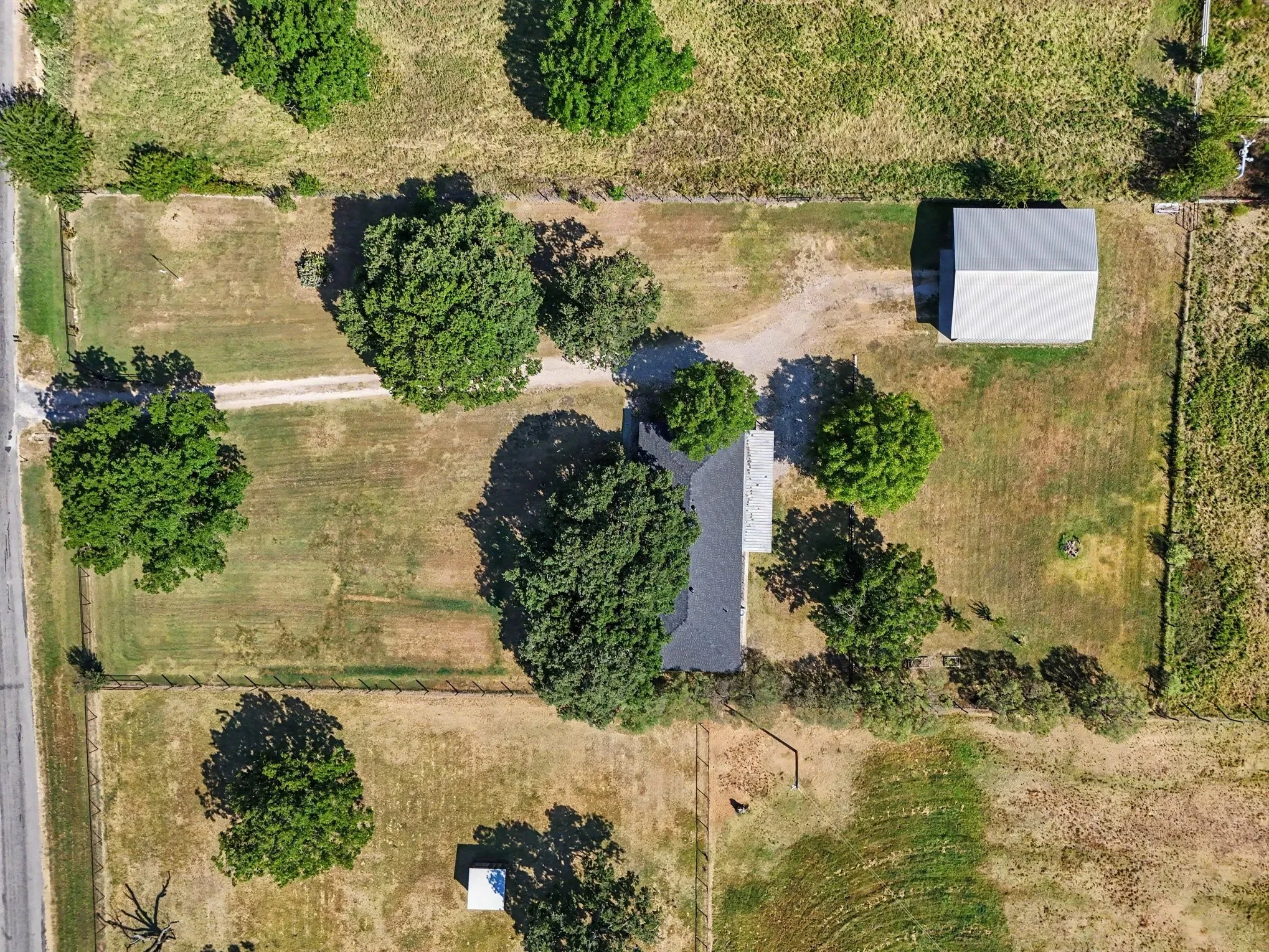 Single Family Residence For Sale in Johnson County , 3845 County Road 415, Alvarado, Texas 76009, 2 Bedroom, 2 Bathroom, 2 Garage spaces, 1,916 Sqft, built in 1965, mls#21356998, Real Estate Agent in Alvarado, Homes For Sale in Johnson county, Homes For Sale in Alvarado, Realtor in Alvarado Texas, Real Estate Brokerage Independent Realty Texas, Luminita Cordes Realtor