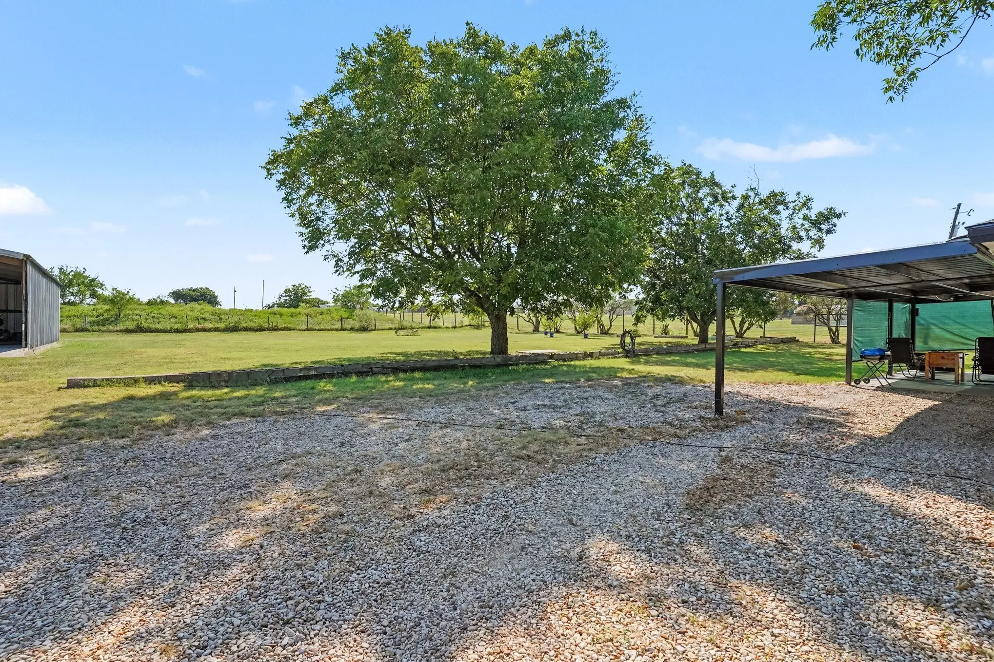 Single Family Residence For Sale in Johnson County , 3845 County Road 415, Alvarado, Texas 76009, 2 Bedroom, 2 Bathroom, 2 Garage spaces, 1,916 Sqft, built in 1965, mls#21356998, Real Estate Agent in Alvarado, Homes For Sale in Johnson county, Homes For Sale in Alvarado, Realtor in Alvarado Texas, Real Estate Brokerage Independent Realty Texas, Luminita Cordes Realtor