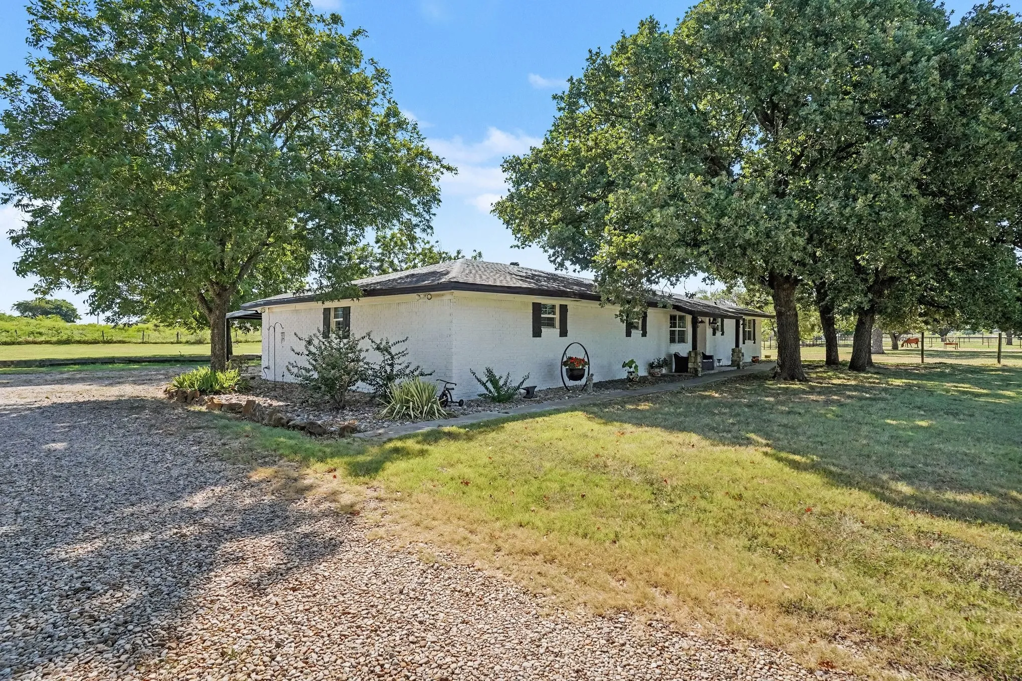 Single Family Residence For Sale in Johnson County , 3845 County Road 415, Alvarado, Texas 76009, 2 Bedroom, 2 Bathroom, 2 Garage spaces, 1,916 Sqft, built in 1965, mls#21356998, Real Estate Agent in Alvarado, Homes For Sale in Johnson county, Homes For Sale in Alvarado, Realtor in Alvarado Texas, Real Estate Brokerage Independent Realty Texas, Luminita Cordes Realtor