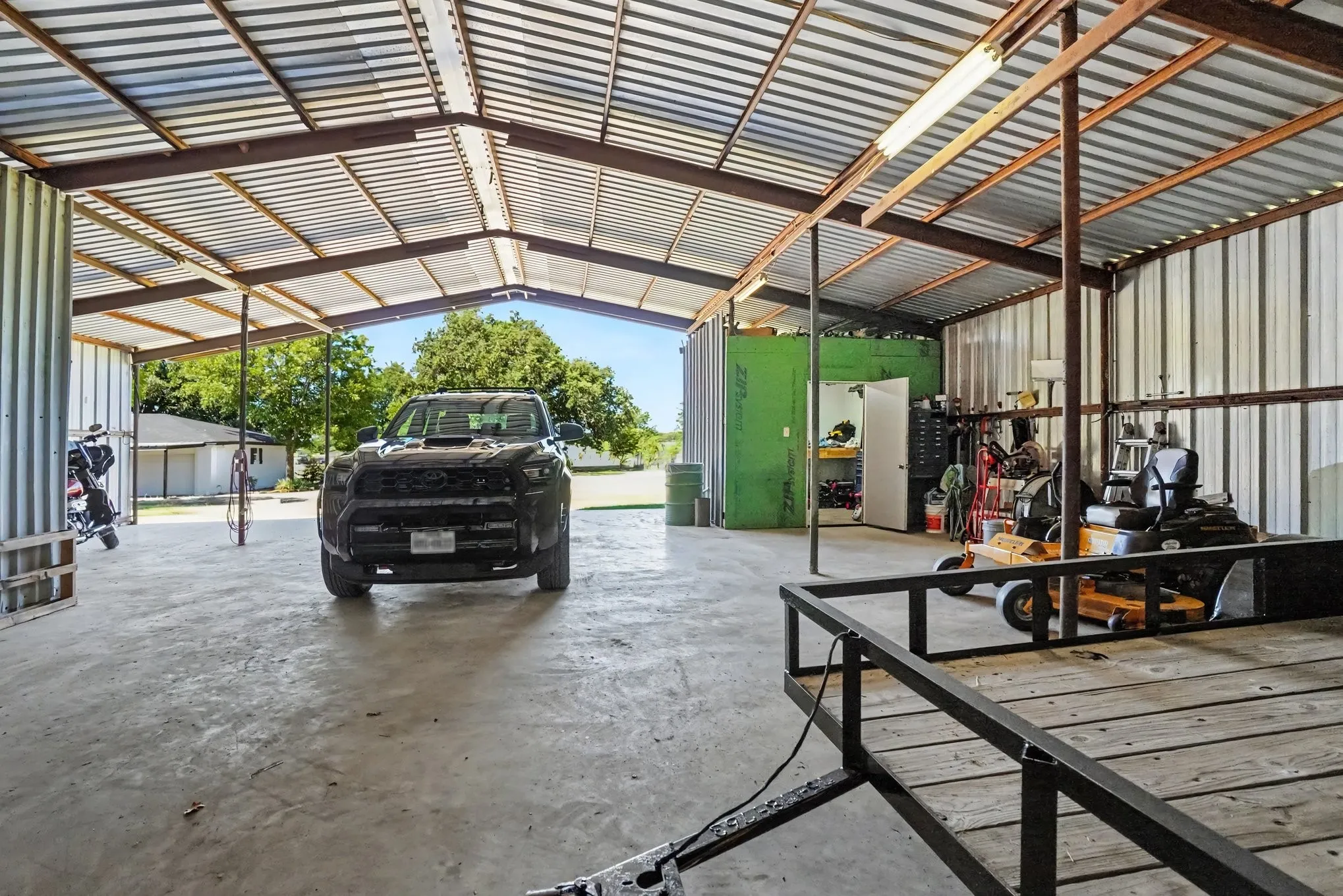 Single Family Residence For Sale in Johnson County , 3845 County Road 415, Alvarado, Texas 76009, 2 Bedroom, 2 Bathroom, 2 Garage spaces, 1,916 Sqft, built in 1965, mls#21356998, Real Estate Agent in Alvarado, Homes For Sale in Johnson county, Homes For Sale in Alvarado, Realtor in Alvarado Texas, Real Estate Brokerage Independent Realty Texas, Luminita Cordes Realtor