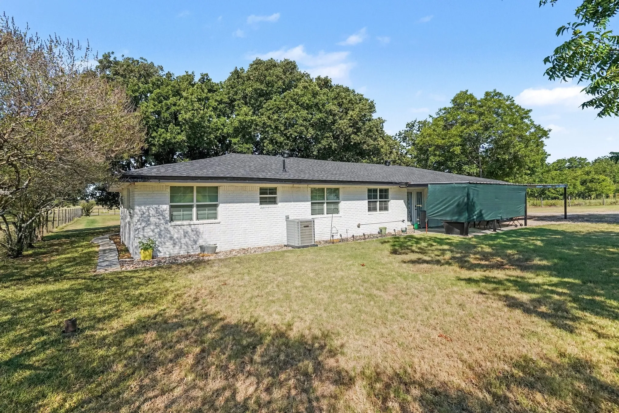 Single Family Residence For Sale in Johnson County , 3845 County Road 415, Alvarado, Texas 76009, 2 Bedroom, 2 Bathroom, 2 Garage spaces, 1,916 Sqft, built in 1965, mls#21356998, Real Estate Agent in Alvarado, Homes For Sale in Johnson county, Homes For Sale in Alvarado, Realtor in Alvarado Texas, Real Estate Brokerage Independent Realty Texas, Luminita Cordes Realtor