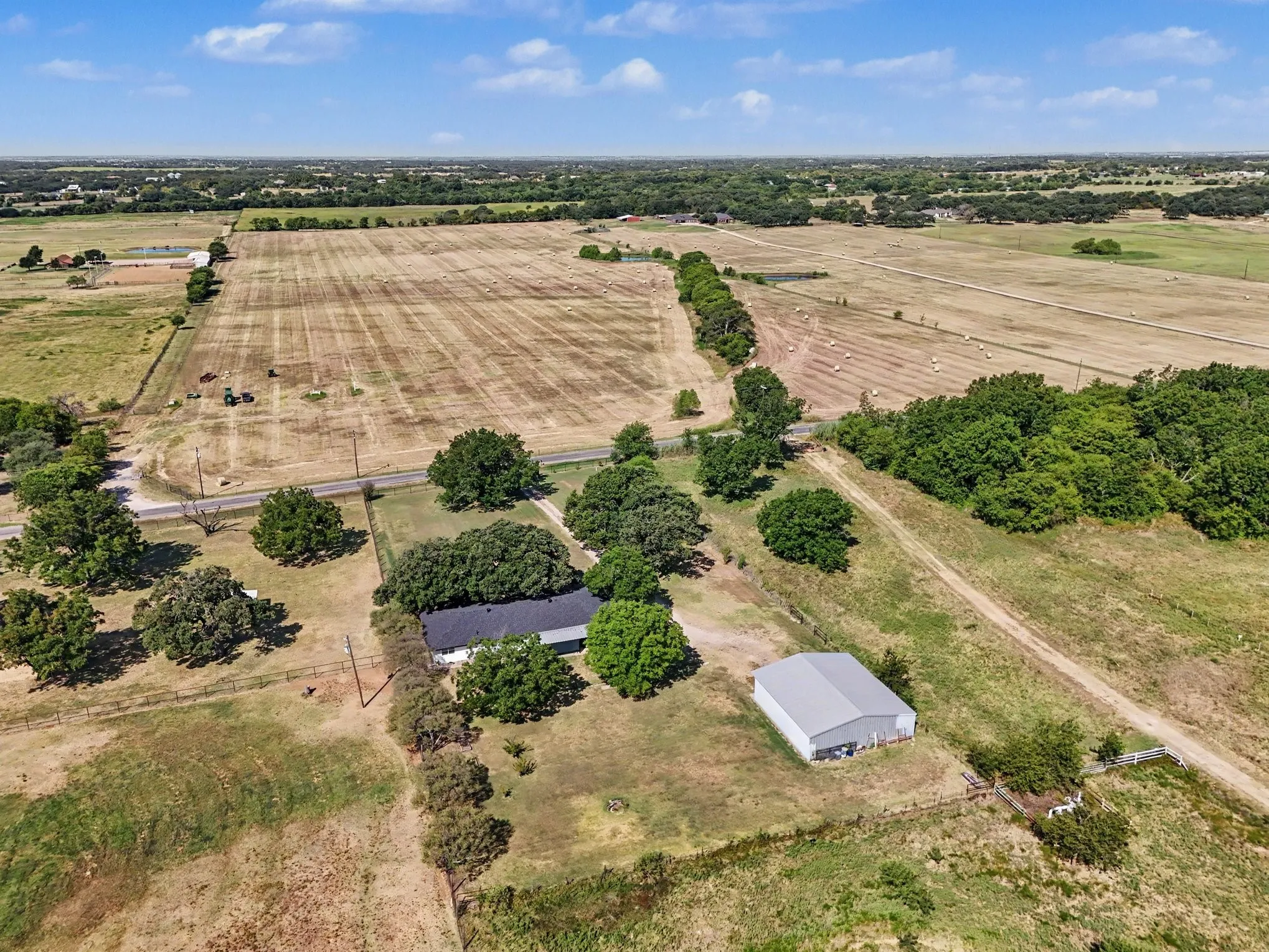Single Family Residence For Sale in Johnson County , 3845 County Road 415, Alvarado, Texas 76009, 2 Bedroom, 2 Bathroom, 2 Garage spaces, 1,916 Sqft, built in 1965, mls#21356998, Real Estate Agent in Alvarado, Homes For Sale in Johnson county, Homes For Sale in Alvarado, Realtor in Alvarado Texas, Real Estate Brokerage Independent Realty Texas, Luminita Cordes Realtor