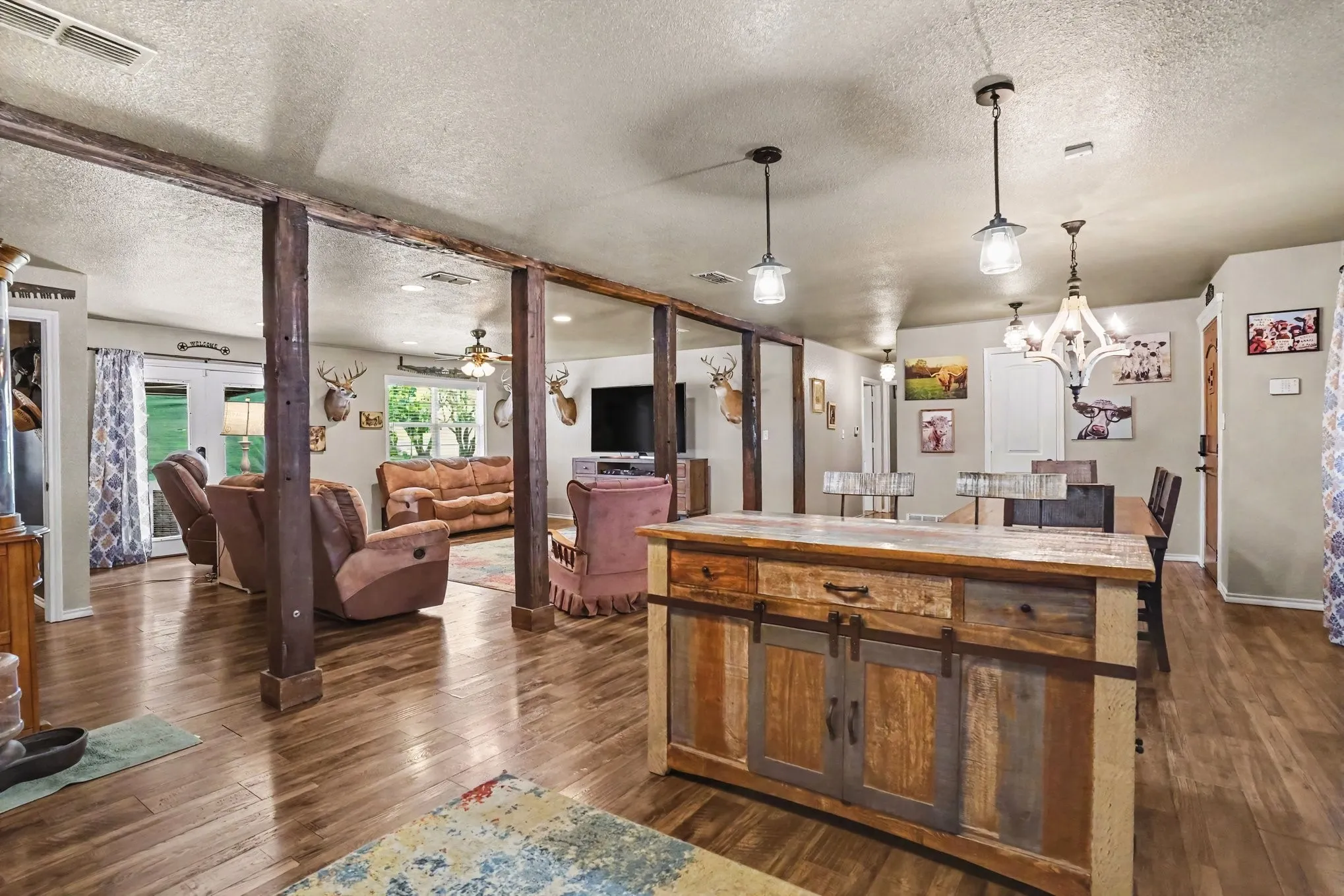 Single Family Residence For Sale in Johnson County , 3845 County Road 415, Alvarado, Texas 76009, 2 Bedroom, 2 Bathroom, 2 Garage spaces, 1,916 Sqft, built in 1965, mls#21356998, Real Estate Agent in Alvarado, Homes For Sale in Johnson county, Homes For Sale in Alvarado, Realtor in Alvarado Texas, Real Estate Brokerage Independent Realty Texas, Luminita Cordes Realtor