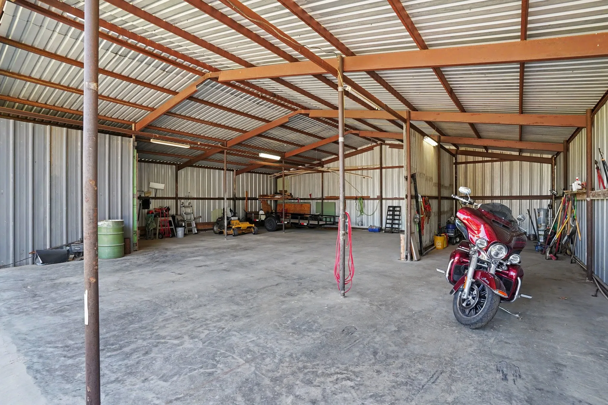 Single Family Residence For Sale in Johnson County , 3845 County Road 415, Alvarado, Texas 76009, 2 Bedroom, 2 Bathroom, 2 Garage spaces, 1,916 Sqft, built in 1965, mls#21356998, Real Estate Agent in Alvarado, Homes For Sale in Johnson county, Homes For Sale in Alvarado, Realtor in Alvarado Texas, Real Estate Brokerage Independent Realty Texas, Luminita Cordes Realtor