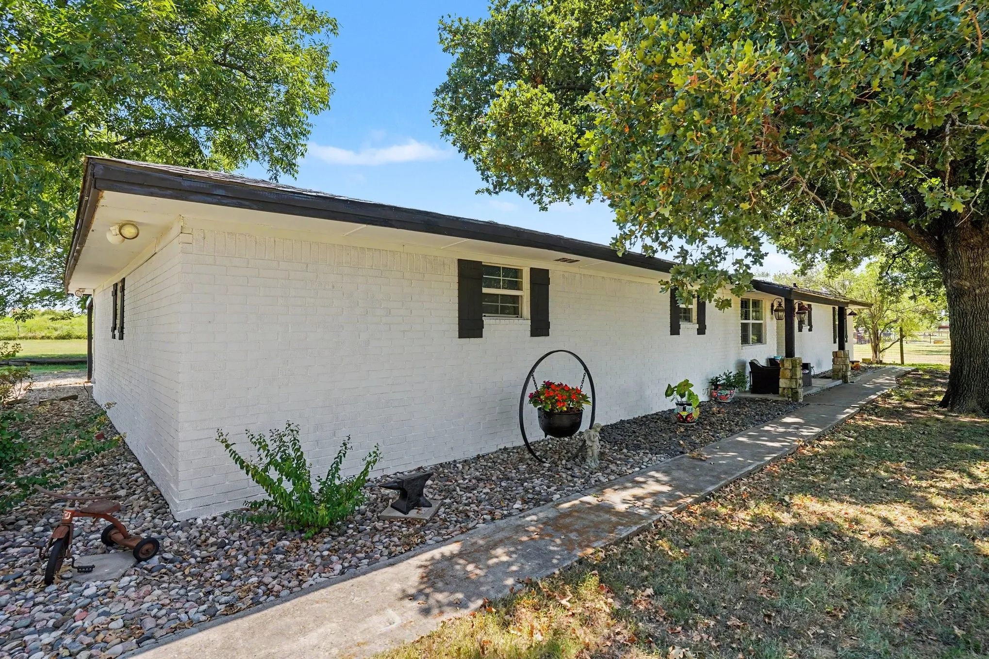 Single Family Residence For Sale in Johnson County , 3845 County Road 415, Alvarado, Texas 76009, 2 Bedroom, 2 Bathroom, 2 Garage spaces, 1,916 Sqft, built in 1965, mls#21356998, Real Estate Agent in Alvarado, Homes For Sale in Johnson county, Homes For Sale in Alvarado, Realtor in Alvarado Texas, Real Estate Brokerage Independent Realty Texas, Luminita Cordes Realtor
