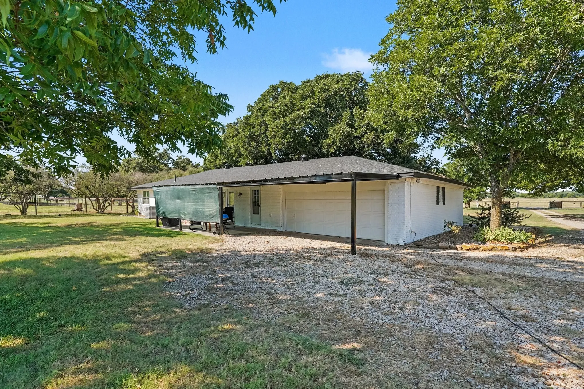 Single Family Residence For Sale in Johnson County , 3845 County Road 415, Alvarado, Texas 76009, 2 Bedroom, 2 Bathroom, 2 Garage spaces, 1,916 Sqft, built in 1965, mls#21356998, Real Estate Agent in Alvarado, Homes For Sale in Johnson county, Homes For Sale in Alvarado, Realtor in Alvarado Texas, Real Estate Brokerage Independent Realty Texas, Luminita Cordes Realtor