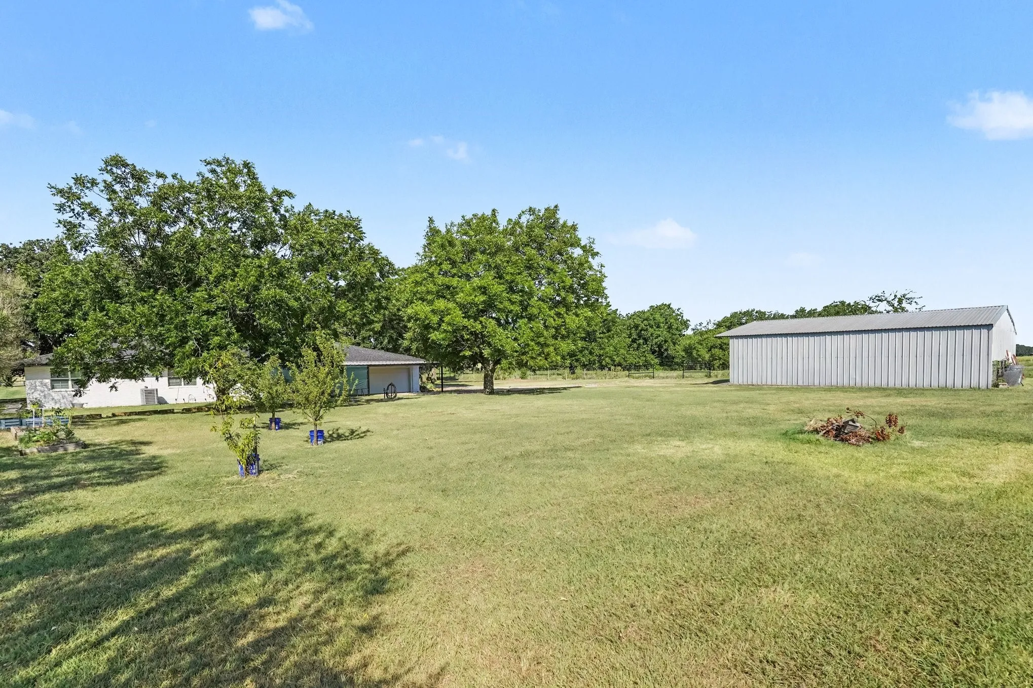 Single Family Residence For Sale in Johnson County , 3845 County Road 415, Alvarado, Texas 76009, 2 Bedroom, 2 Bathroom, 2 Garage spaces, 1,916 Sqft, built in 1965, mls#21356998, Real Estate Agent in Alvarado, Homes For Sale in Johnson county, Homes For Sale in Alvarado, Realtor in Alvarado Texas, Real Estate Brokerage Independent Realty Texas, Luminita Cordes Realtor