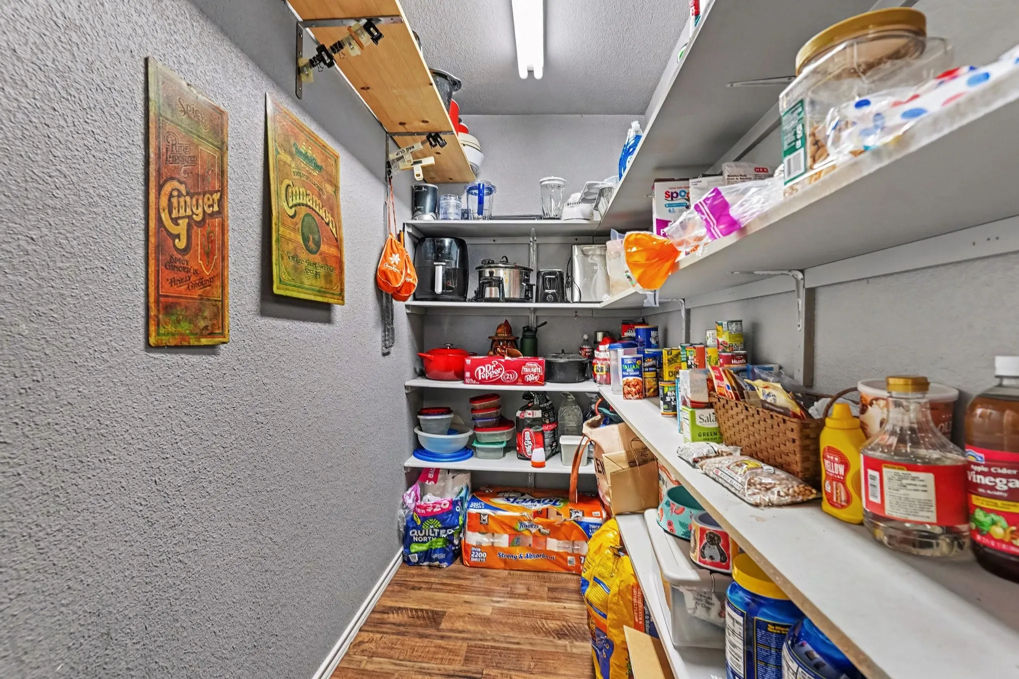 Single Family Residence For Sale in Johnson County , 3845 County Road 415, Alvarado, Texas 76009, 2 Bedroom, 2 Bathroom, 2 Garage spaces, 1,916 Sqft, built in 1965, mls#21356998, Real Estate Agent in Alvarado, Homes For Sale in Johnson county, Homes For Sale in Alvarado, Realtor in Alvarado Texas, Real Estate Brokerage Independent Realty Texas, Luminita Cordes Realtor