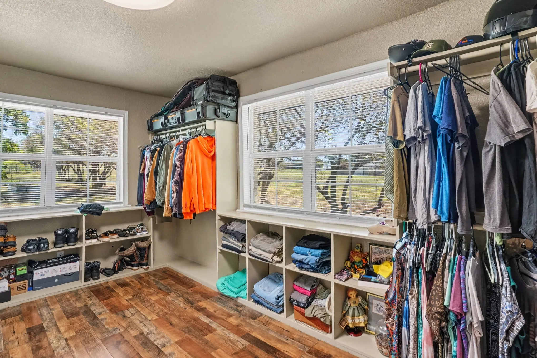 Single Family Residence For Sale in Johnson County , 3845 County Road 415, Alvarado, Texas 76009, 2 Bedroom, 2 Bathroom, 2 Garage spaces, 1,916 Sqft, built in 1965, mls#21356998, Real Estate Agent in Alvarado, Homes For Sale in Johnson county, Homes For Sale in Alvarado, Realtor in Alvarado Texas, Real Estate Brokerage Independent Realty Texas, Luminita Cordes Realtor