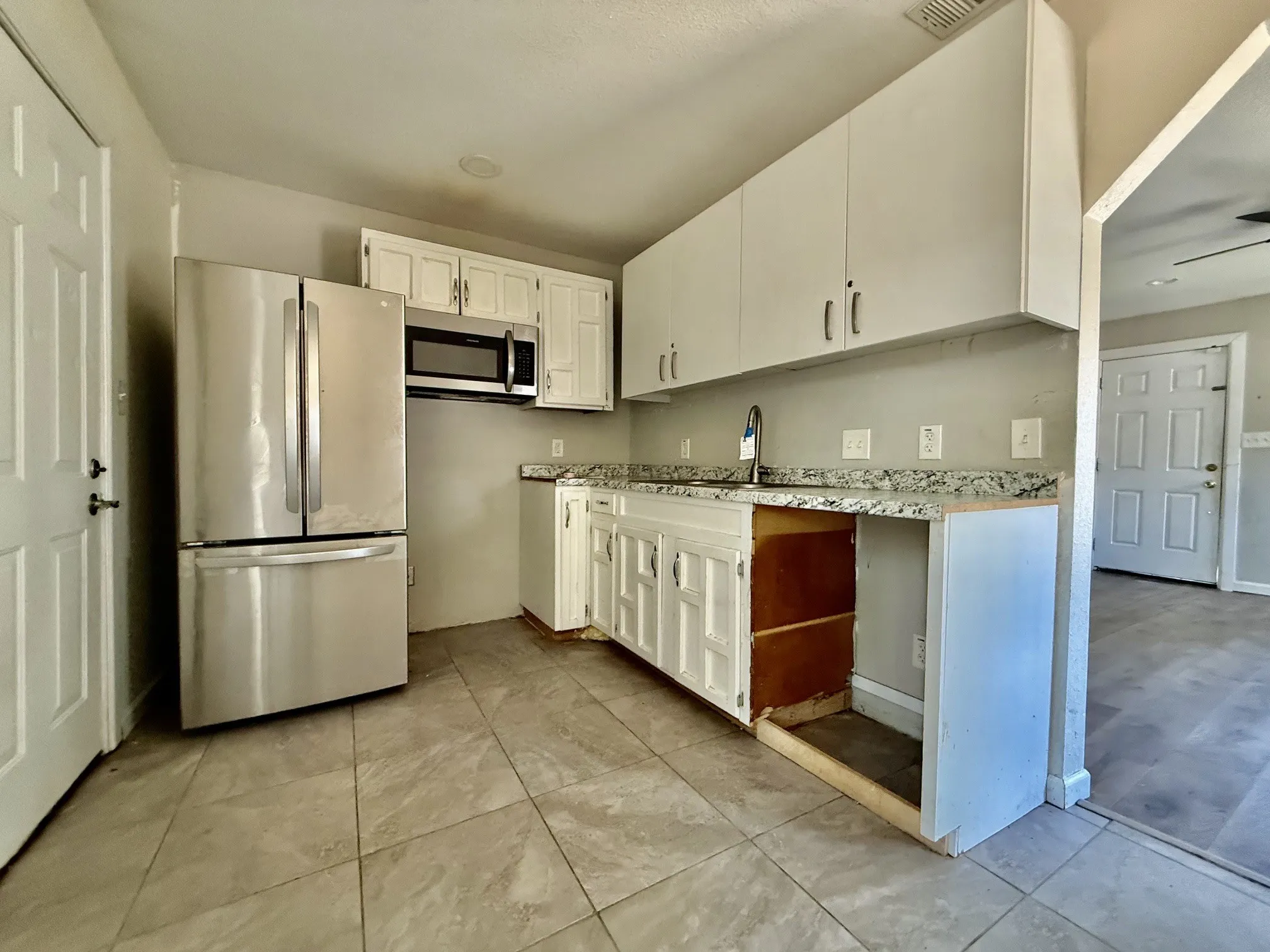 Single Family Residence For Sale in Tarrant County , 1521 Withers Street, Fort Worth, Texas 76105, 3 Bedroom, 1 Bathroom, Garage spaces, 883 Sqft, built in 1954, mls#21341609, Real Estate Agent in Fort Worth, Homes For Sale in Tarrant county, Homes For Sale in Fort Worth, Realtor in Fort Worth Texas, Real Estate Brokerage Independent Realty Texas, Luminita Cordes Realtor