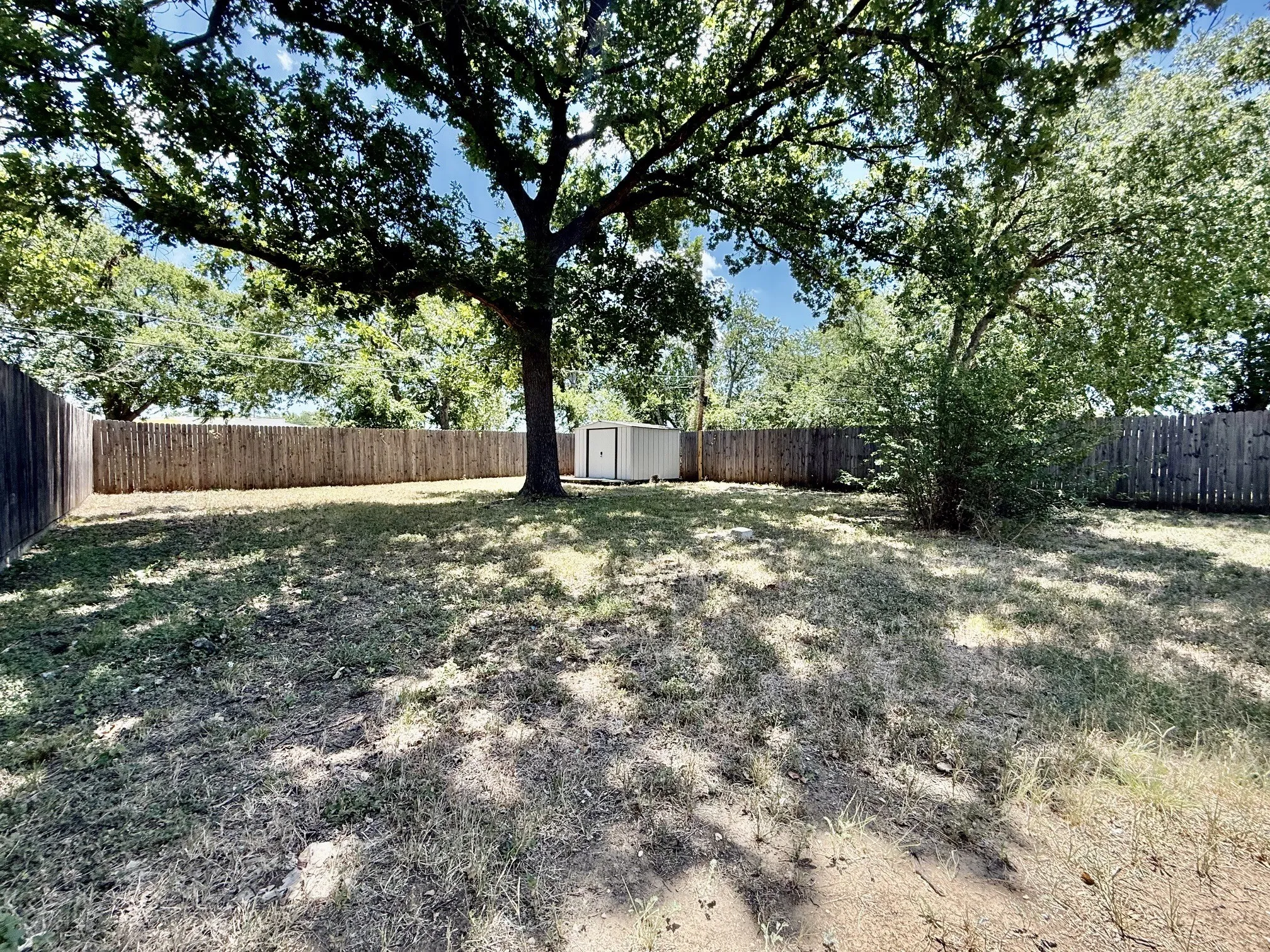 Single Family Residence For Sale in Tarrant County , 1521 Withers Street, Fort Worth, Texas 76105, 3 Bedroom, 1 Bathroom, Garage spaces, 883 Sqft, built in 1954, mls#21341609, Real Estate Agent in Fort Worth, Homes For Sale in Tarrant county, Homes For Sale in Fort Worth, Realtor in Fort Worth Texas, Real Estate Brokerage Independent Realty Texas, Luminita Cordes Realtor