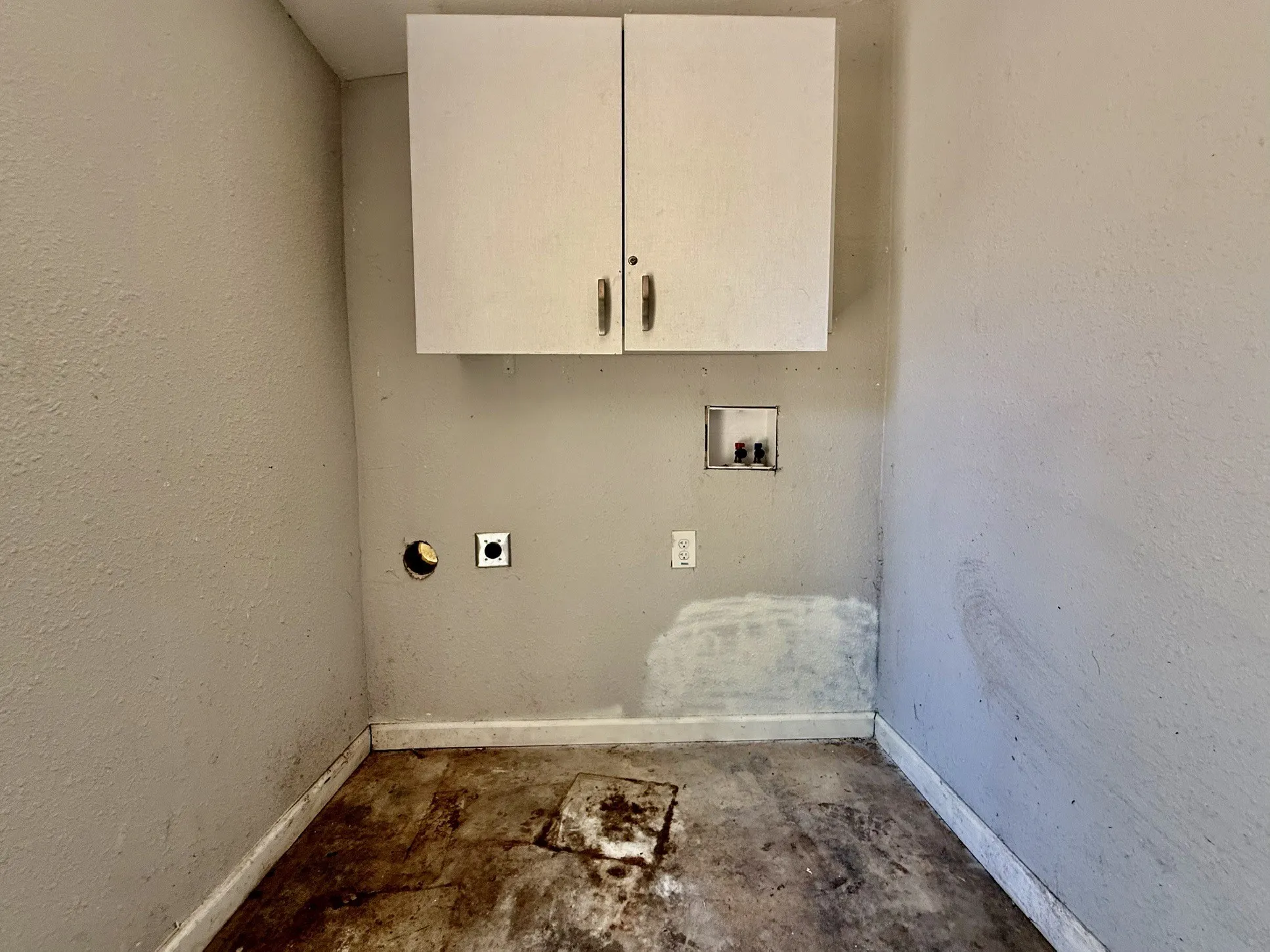 Single Family Residence For Sale in Tarrant County , 1521 Withers Street, Fort Worth, Texas 76105, 3 Bedroom, 1 Bathroom, Garage spaces, 883 Sqft, built in 1954, mls#21341609, Real Estate Agent in Fort Worth, Homes For Sale in Tarrant county, Homes For Sale in Fort Worth, Realtor in Fort Worth Texas, Real Estate Brokerage Independent Realty Texas, Luminita Cordes Realtor