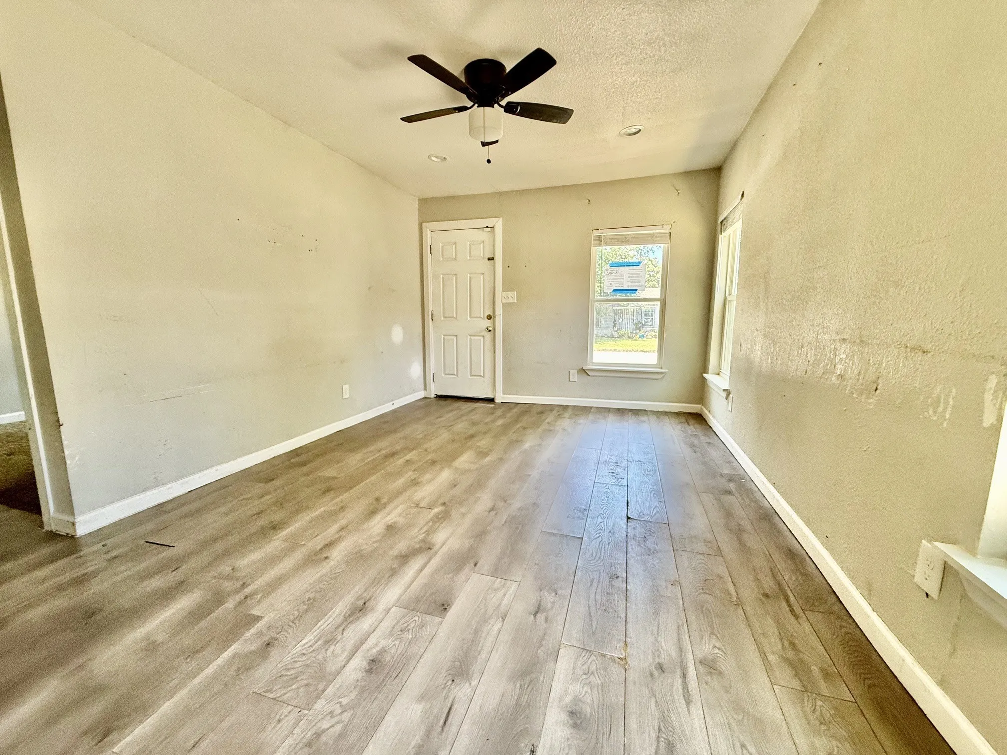 Single Family Residence For Sale in Tarrant County , 1521 Withers Street, Fort Worth, Texas 76105, 3 Bedroom, 1 Bathroom, Garage spaces, 883 Sqft, built in 1954, mls#21341609, Real Estate Agent in Fort Worth, Homes For Sale in Tarrant county, Homes For Sale in Fort Worth, Realtor in Fort Worth Texas, Real Estate Brokerage Independent Realty Texas, Luminita Cordes Realtor