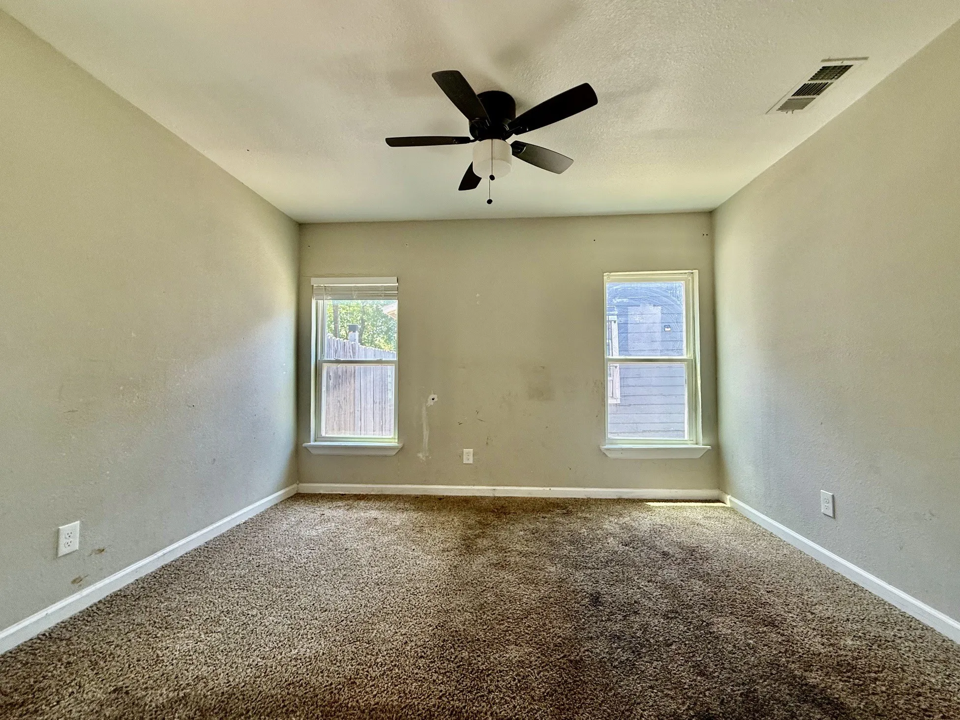 Single Family Residence For Sale in Tarrant County , 1521 Withers Street, Fort Worth, Texas 76105, 3 Bedroom, 1 Bathroom, Garage spaces, 883 Sqft, built in 1954, mls#21341609, Real Estate Agent in Fort Worth, Homes For Sale in Tarrant county, Homes For Sale in Fort Worth, Realtor in Fort Worth Texas, Real Estate Brokerage Independent Realty Texas, Luminita Cordes Realtor
