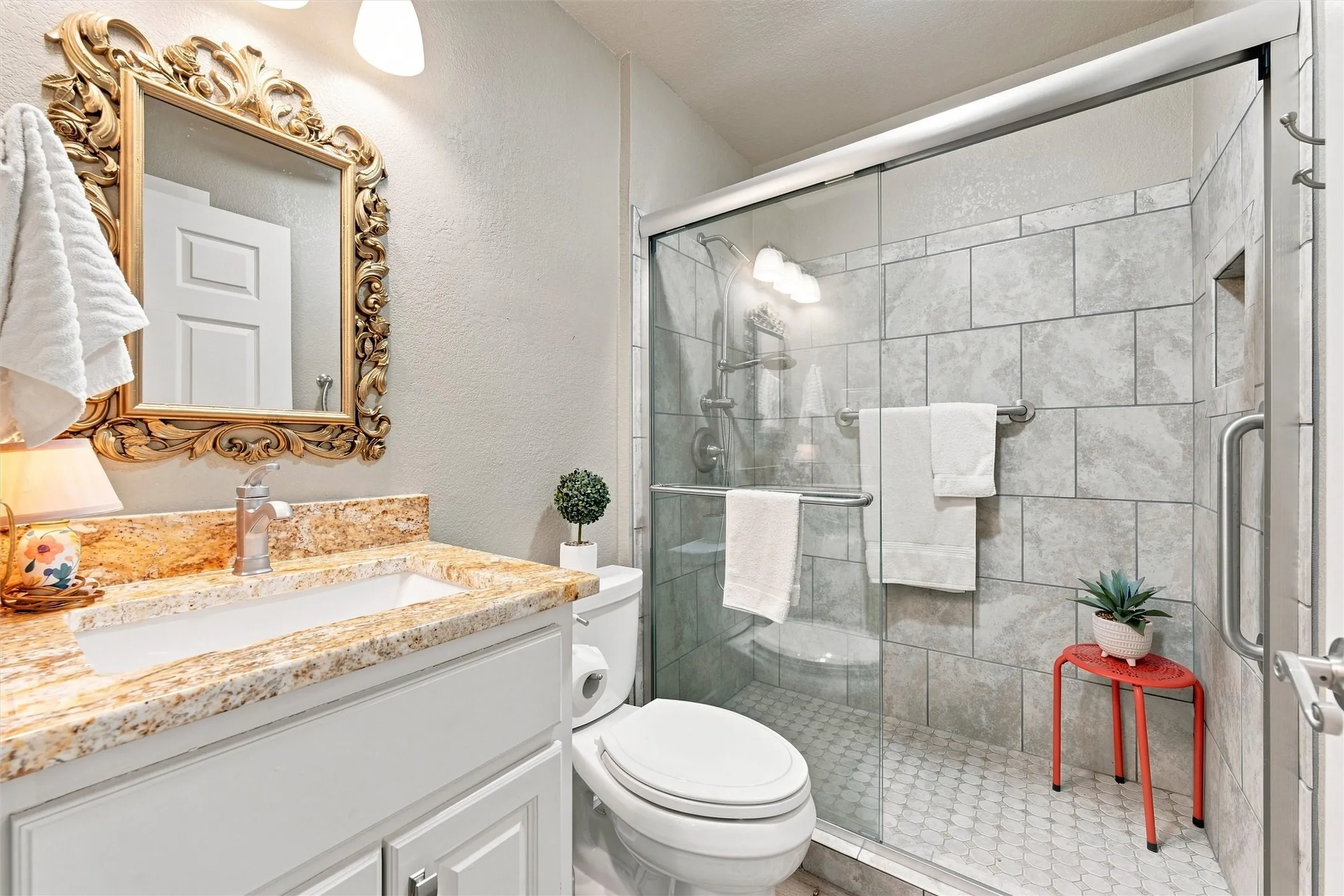 Single Family Residence For Sale in Mc Lennan County , 3209 Creekwood Circle, Waco, Texas 76710, 2 Bedroom, 2 Bathroom, 2 Garage spaces, 1,396 Sqft, built in 1980, mls#21359720, Real Estate Agent in Waco, Homes For Sale in Mc Lennan county, Homes For Sale in Waco, Realtor in Waco Texas, Real Estate Brokerage Independent Realty Texas, Luminita Cordes Realtor
