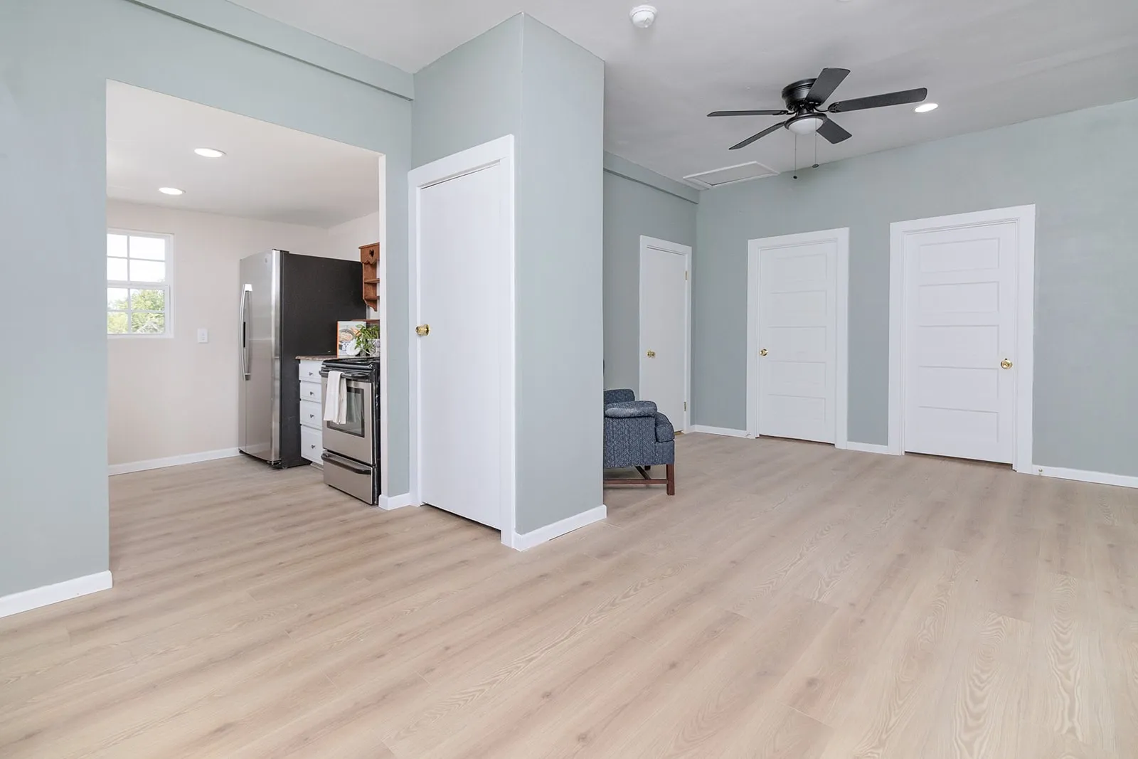 Single Family Residence For Sale in Mc Culloch County , 906 S Walnut, Brady, Texas 76825, 2 Bedroom, 1 Bathroom, Garage spaces, 828 Sqft, built in 1940, mls#21359397, Real Estate Agent in Brady, Homes For Sale in Mc Culloch county, Homes For Sale in Brady, Realtor in Brady Texas, Real Estate Brokerage Independent Realty Texas, Luminita Cordes Realtor
