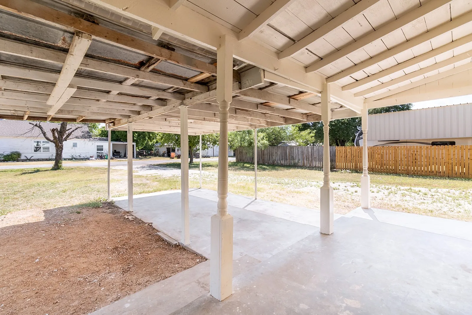 Single Family Residence For Sale in Mc Culloch County , 906 S Walnut, Brady, Texas 76825, 2 Bedroom, 1 Bathroom, Garage spaces, 828 Sqft, built in 1940, mls#21359397, Real Estate Agent in Brady, Homes For Sale in Mc Culloch county, Homes For Sale in Brady, Realtor in Brady Texas, Real Estate Brokerage Independent Realty Texas, Luminita Cordes Realtor