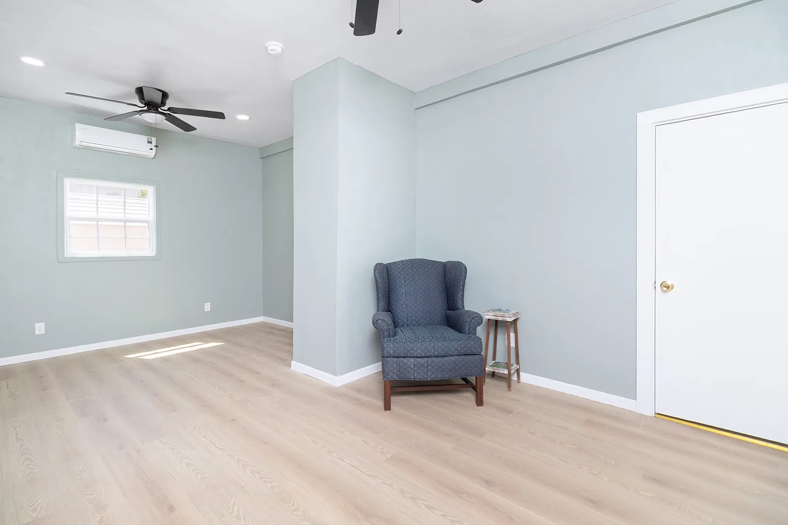 Single Family Residence For Sale in Mc Culloch County , 906 S Walnut, Brady, Texas 76825, 2 Bedroom, 1 Bathroom, Garage spaces, 828 Sqft, built in 1940, mls#21359397, Real Estate Agent in Brady, Homes For Sale in Mc Culloch county, Homes For Sale in Brady, Realtor in Brady Texas, Real Estate Brokerage Independent Realty Texas, Luminita Cordes Realtor