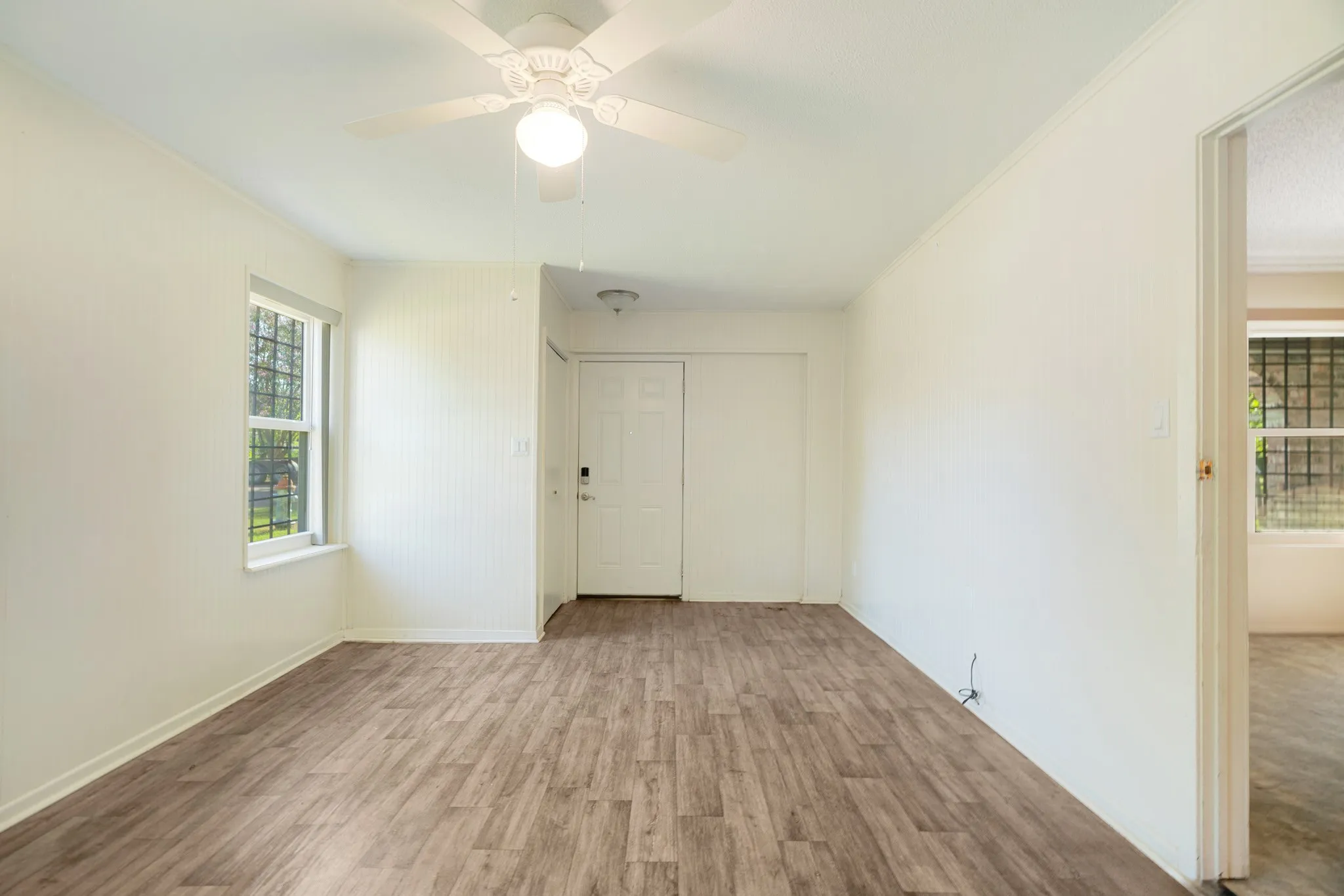 Single Family Residence For Sale in Red River (TX) County , 602 S Hall Street, Clarksville, Texas 75426, 3 Bedroom, 2 Bathroom, Garage spaces, 1,432 Sqft, built in 1978, mls#21358648, Real Estate Agent in Clarksville, Homes For Sale in Red River (TX) county, Homes For Sale in Clarksville, Realtor in Clarksville Texas, Real Estate Brokerage Independent Realty Texas, Luminita Cordes Realtor