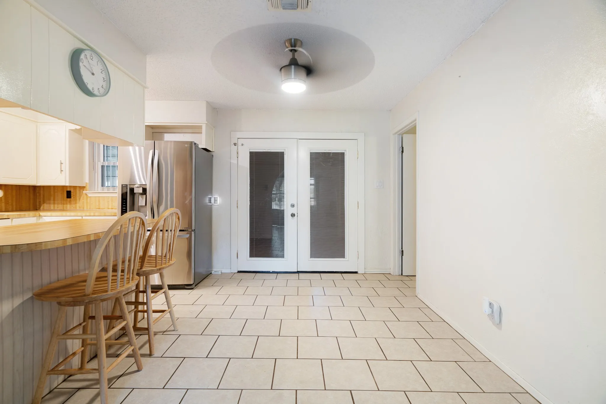 Single Family Residence For Sale in Red River (TX) County , 602 S Hall Street, Clarksville, Texas 75426, 3 Bedroom, 2 Bathroom, Garage spaces, 1,432 Sqft, built in 1978, mls#21358648, Real Estate Agent in Clarksville, Homes For Sale in Red River (TX) county, Homes For Sale in Clarksville, Realtor in Clarksville Texas, Real Estate Brokerage Independent Realty Texas, Luminita Cordes Realtor