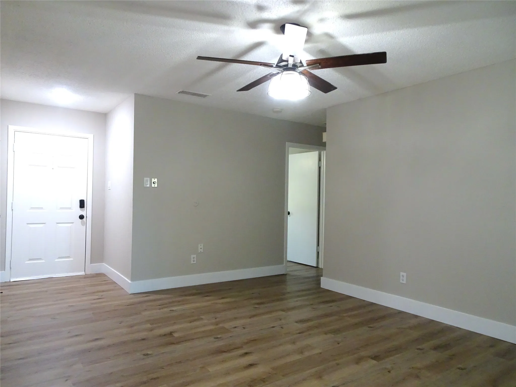 Single Family Residence For Rent in Dallas County , 3110 Sandra Lane, Rowlett, Texas 75088, 3 Bedroom, 2 Bathroom, 1 Garage spaces, 1,043 Sqft, built in 1971, mls#21356377, Real Estate Agent in Rowlett, Homes For Rent in Dallas county, Homes For Rent in Rowlett, Realtor in Rowlett Texas, Real Estate Brokerage Independent Realty Texas, Luminita Cordes Realtor