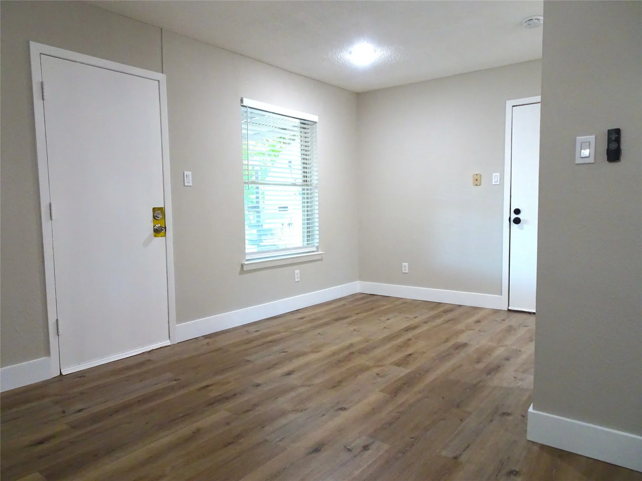 Single Family Residence For Rent in Dallas County , 3110 Sandra Lane, Rowlett, Texas 75088, 3 Bedroom, 2 Bathroom, 1 Garage spaces, 1,043 Sqft, built in 1971, mls#21356377, Real Estate Agent in Rowlett, Homes For Rent in Dallas county, Homes For Rent in Rowlett, Realtor in Rowlett Texas, Real Estate Brokerage Independent Realty Texas, Luminita Cordes Realtor