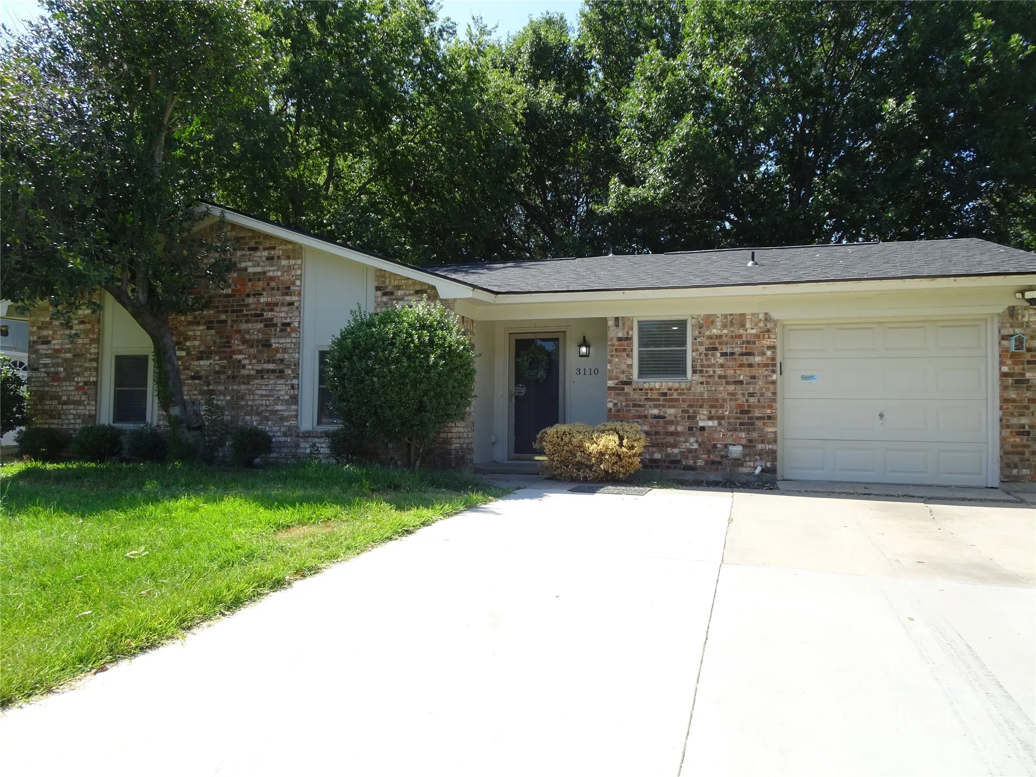 Single Family Residence For Rent in Dallas County , 3110 Sandra Lane, Rowlett, Texas 75088, 3 Bedroom, 2 Bathroom, 1 Garage spaces, 1,043 Sqft, built in 1971, mls#21356377, Real Estate Agent in Rowlett, Homes For Rent in Dallas county, Homes For Rent in Rowlett, Realtor in Rowlett Texas, Real Estate Brokerage Independent Realty Texas, Luminita Cordes Realtor