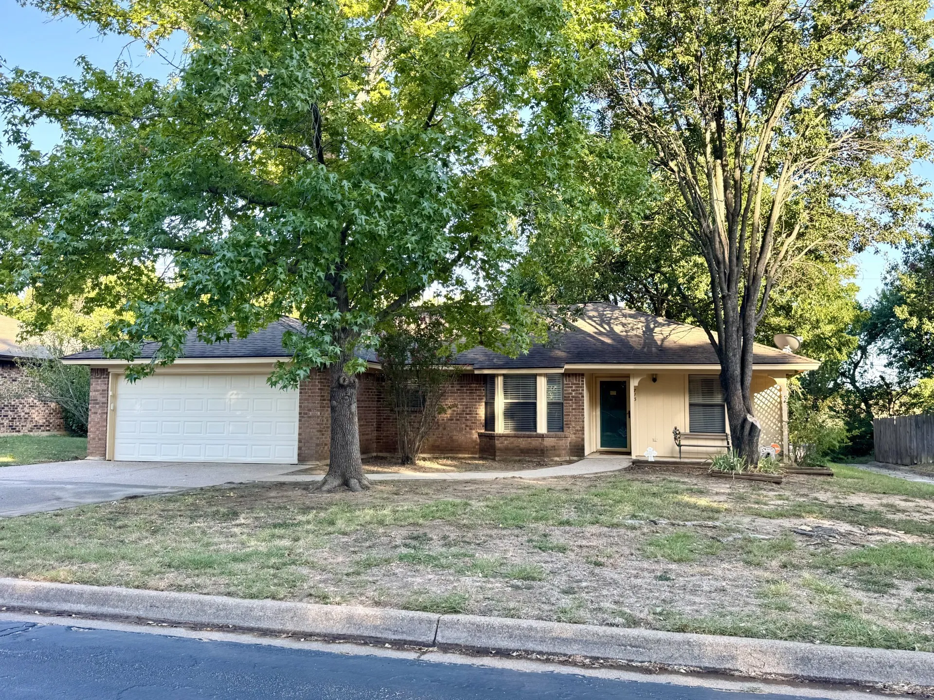 Single Family Residence For Sale in Tarrant County , 713 Owens Drive, Crowley, Texas 76036, 3 Bedroom, 2 Bathroom, 2 Garage spaces, 1,320 Sqft, built in 1985, mls#21358812, Real Estate Agent in Crowley, Homes For Sale in Tarrant county, Homes For Sale in Crowley, Realtor in Crowley Texas, Real Estate Brokerage Independent Realty Texas, Luminita Cordes Realtor