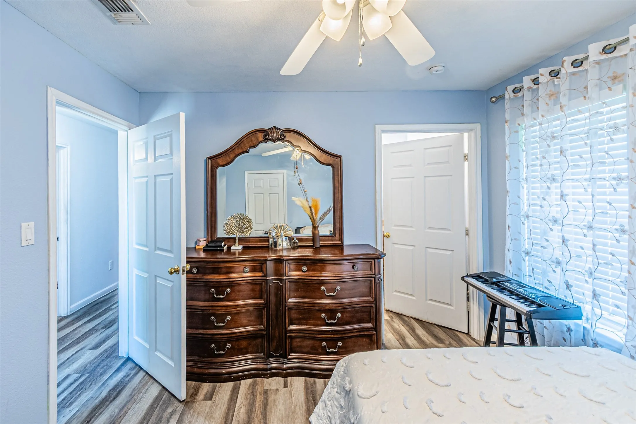 Single Family Residence For Sale in Collin County , 1109 E Avenue, Plano, Texas 75074, 4 Bedroom, 2 Bathroom, Garage spaces, 1,366 Sqft, built in 2012, mls#21357549, Real Estate Agent in Plano, Homes For Sale in Collin county, Homes For Sale in Plano, Realtor in Plano Texas, Real Estate Brokerage Independent Realty Texas, Luminita Cordes Realtor