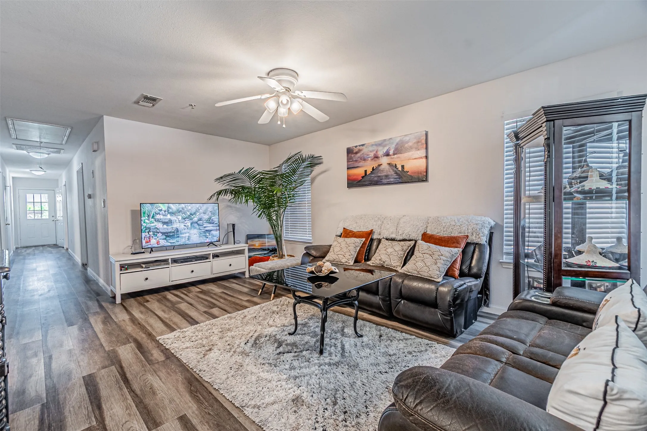 Single Family Residence For Sale in Collin County , 1109 E Avenue, Plano, Texas 75074, 4 Bedroom, 2 Bathroom, Garage spaces, 1,366 Sqft, built in 2012, mls#21357549, Real Estate Agent in Plano, Homes For Sale in Collin county, Homes For Sale in Plano, Realtor in Plano Texas, Real Estate Brokerage Independent Realty Texas, Luminita Cordes Realtor