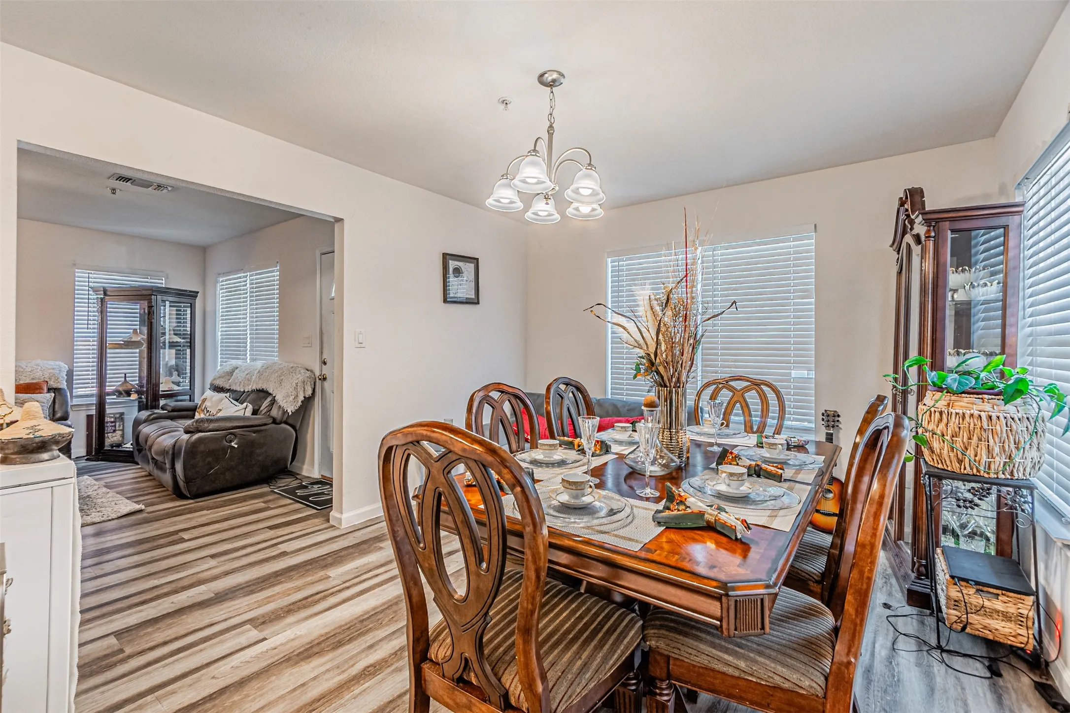 Single Family Residence For Sale in Collin County , 1109 E Avenue, Plano, Texas 75074, 4 Bedroom, 2 Bathroom, Garage spaces, 1,366 Sqft, built in 2012, mls#21357549, Real Estate Agent in Plano, Homes For Sale in Collin county, Homes For Sale in Plano, Realtor in Plano Texas, Real Estate Brokerage Independent Realty Texas, Luminita Cordes Realtor