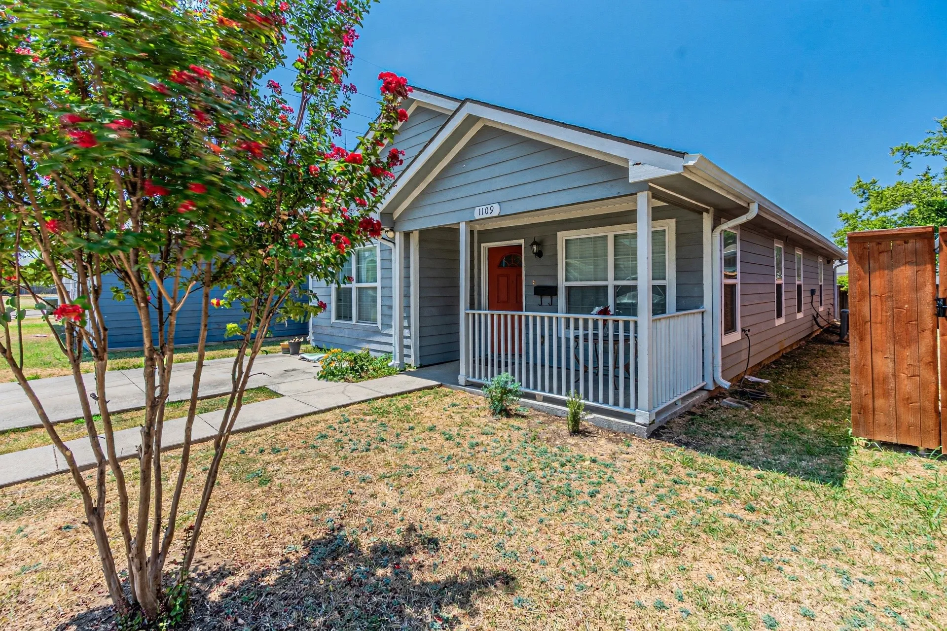 Single Family Residence For Sale in Collin County , 1109 E Avenue, Plano, Texas 75074, 4 Bedroom, 2 Bathroom, Garage spaces, 1,366 Sqft, built in 2012, mls#21357549, Real Estate Agent in Plano, Homes For Sale in Collin county, Homes For Sale in Plano, Realtor in Plano Texas, Real Estate Brokerage Independent Realty Texas, Luminita Cordes Realtor