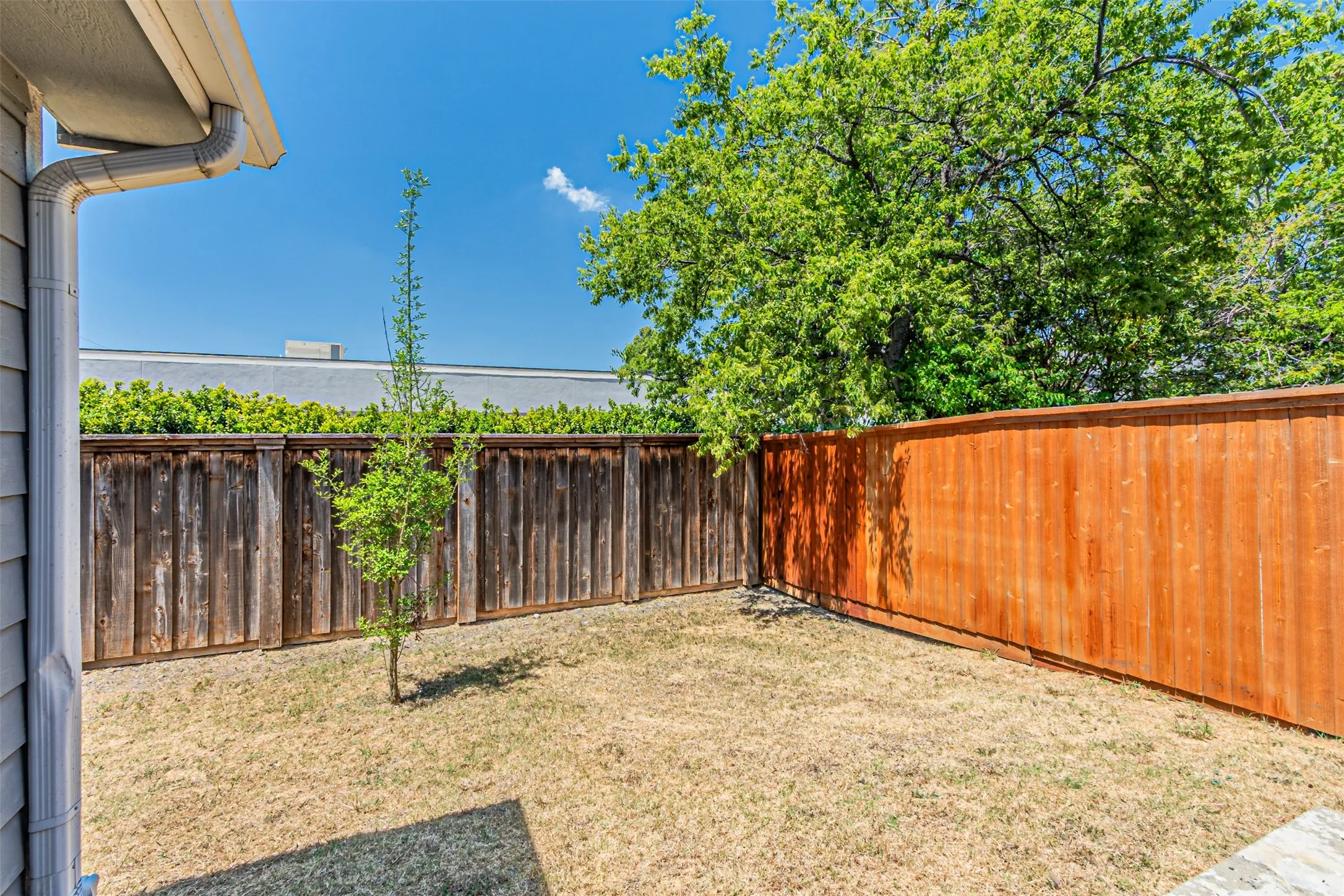 Single Family Residence For Sale in Collin County , 1109 E Avenue, Plano, Texas 75074, 4 Bedroom, 2 Bathroom, Garage spaces, 1,366 Sqft, built in 2012, mls#21357549, Real Estate Agent in Plano, Homes For Sale in Collin county, Homes For Sale in Plano, Realtor in Plano Texas, Real Estate Brokerage Independent Realty Texas, Luminita Cordes Realtor