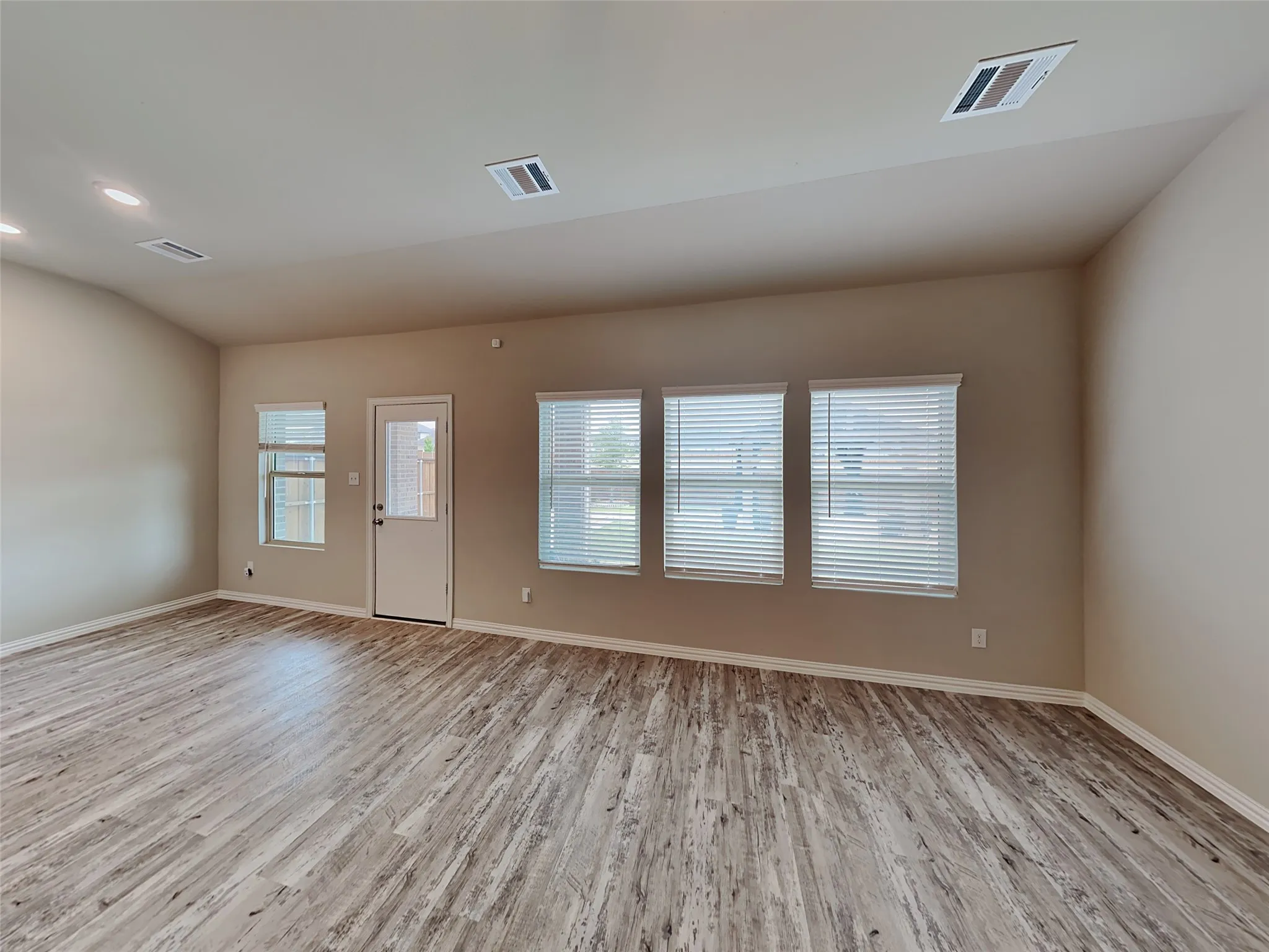 Single Family Residence For Rent in Tarrant County , 5533 Baker Creek Road, Fort Worth, Texas 76126, 3 Bedroom, 3 Bathroom, 2 Garage spaces, 2,597 Sqft, built in 2020, mls#21359661, Real Estate Agent in Fort Worth, Homes For Rent in Tarrant county, Homes For Rent in Fort Worth, Realtor in Fort Worth Texas, Real Estate Brokerage Independent Realty Texas, Luminita Cordes Realtor