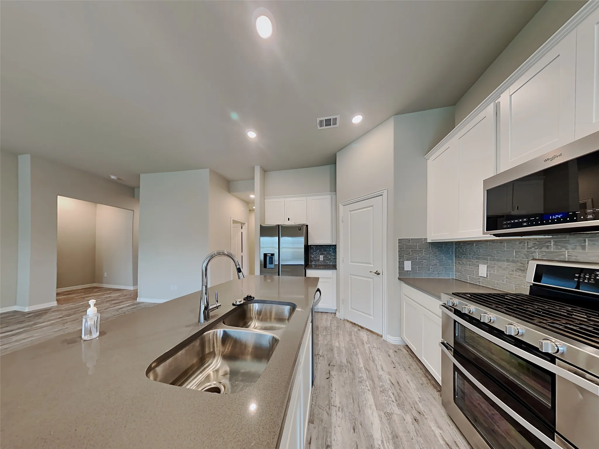 Single Family Residence For Rent in Tarrant County , 5533 Baker Creek Road, Fort Worth, Texas 76126, 3 Bedroom, 3 Bathroom, 2 Garage spaces, 2,597 Sqft, built in 2020, mls#21359661, Real Estate Agent in Fort Worth, Homes For Rent in Tarrant county, Homes For Rent in Fort Worth, Realtor in Fort Worth Texas, Real Estate Brokerage Independent Realty Texas, Luminita Cordes Realtor