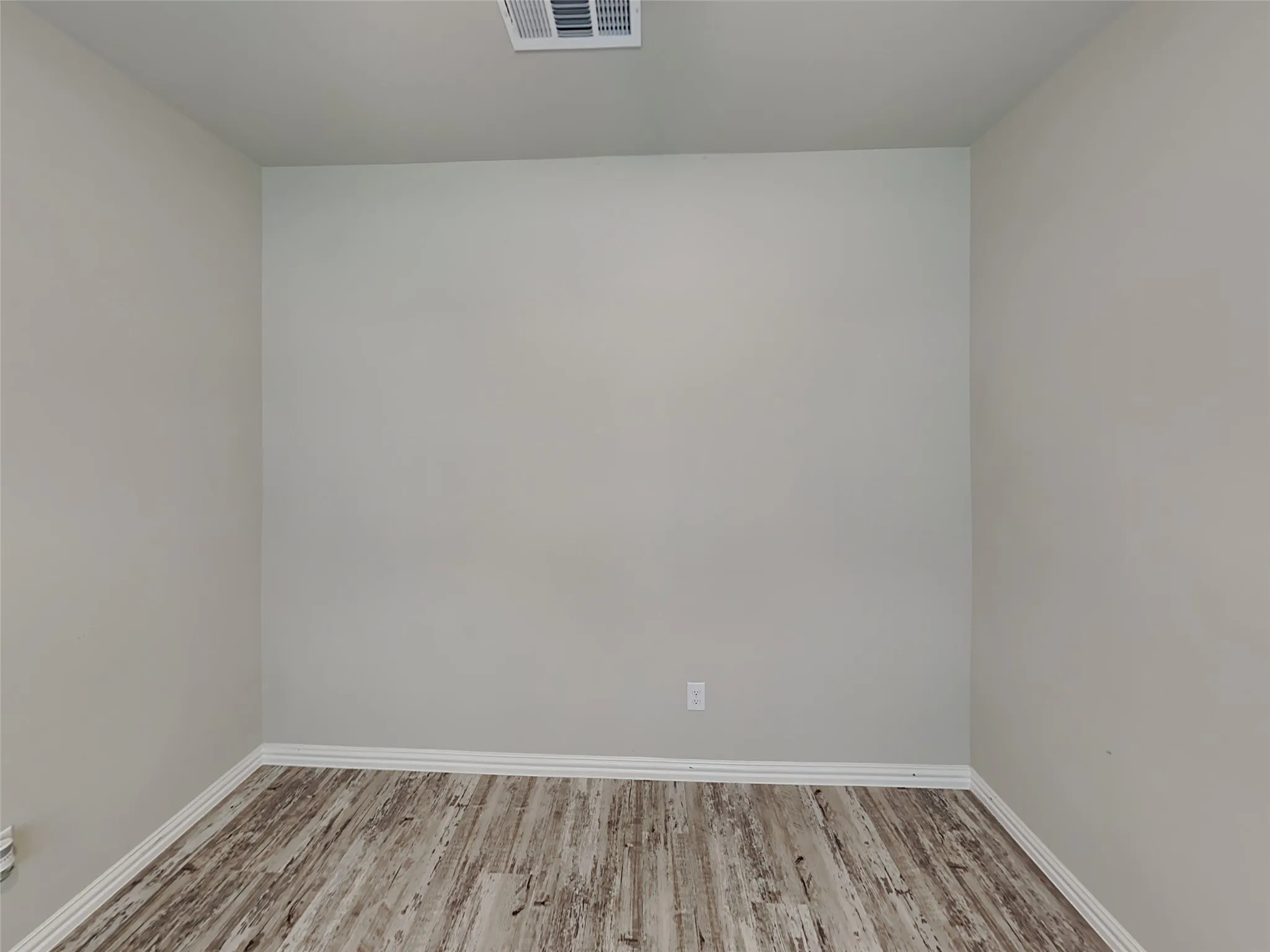 Single Family Residence For Rent in Tarrant County , 5533 Baker Creek Road, Fort Worth, Texas 76126, 3 Bedroom, 3 Bathroom, 2 Garage spaces, 2,597 Sqft, built in 2020, mls#21359661, Real Estate Agent in Fort Worth, Homes For Rent in Tarrant county, Homes For Rent in Fort Worth, Realtor in Fort Worth Texas, Real Estate Brokerage Independent Realty Texas, Luminita Cordes Realtor
